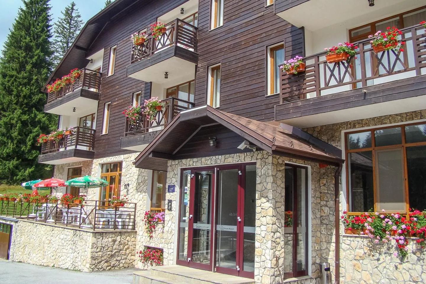 Facade/entrance in The Stream Resort Pamporovo