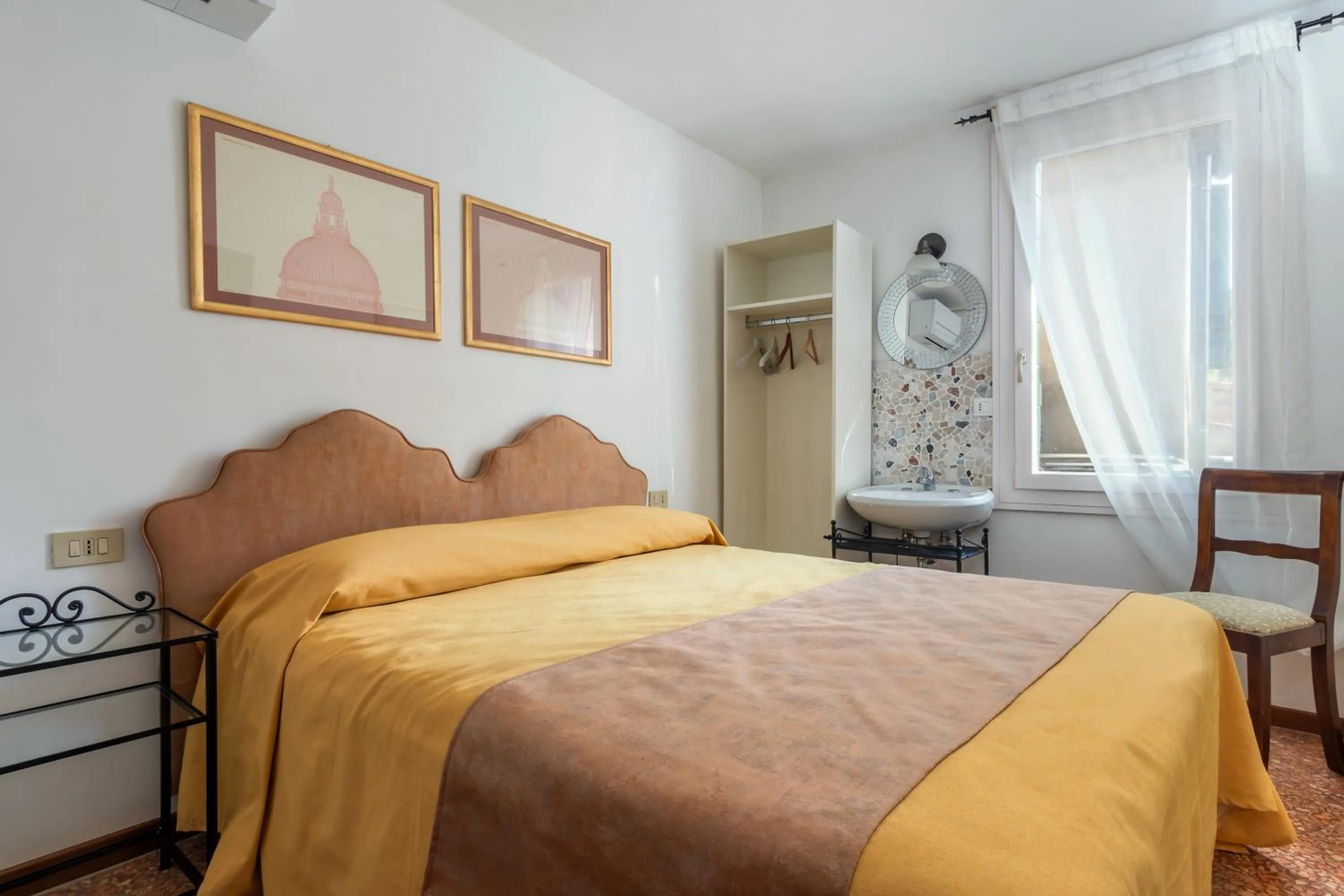 Photo of the whole room, Bed in Hotel Casa Boccassini