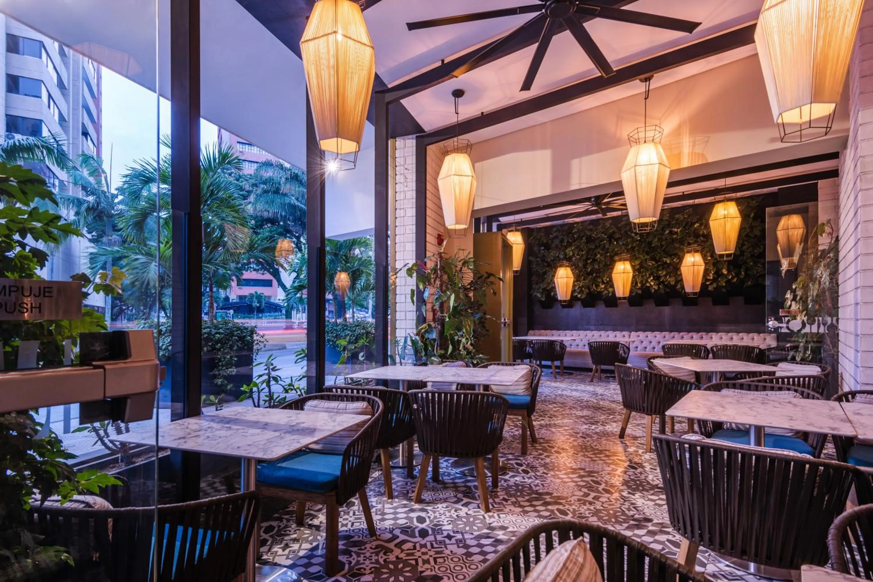 Restaurant/places to eat in Hotel Intercontinental Cali by IHG