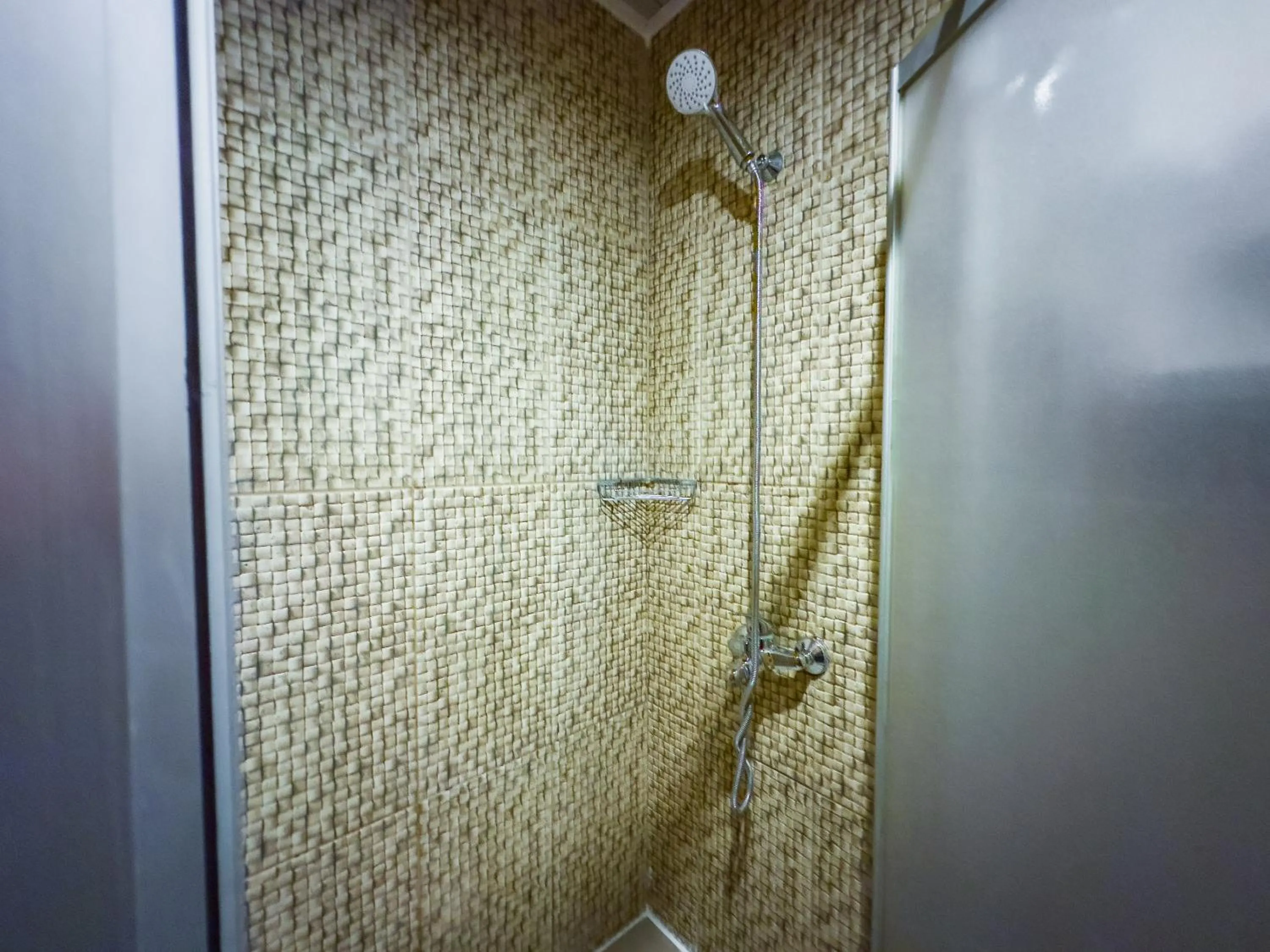 Shower in Dedeoğlu Port Hotel