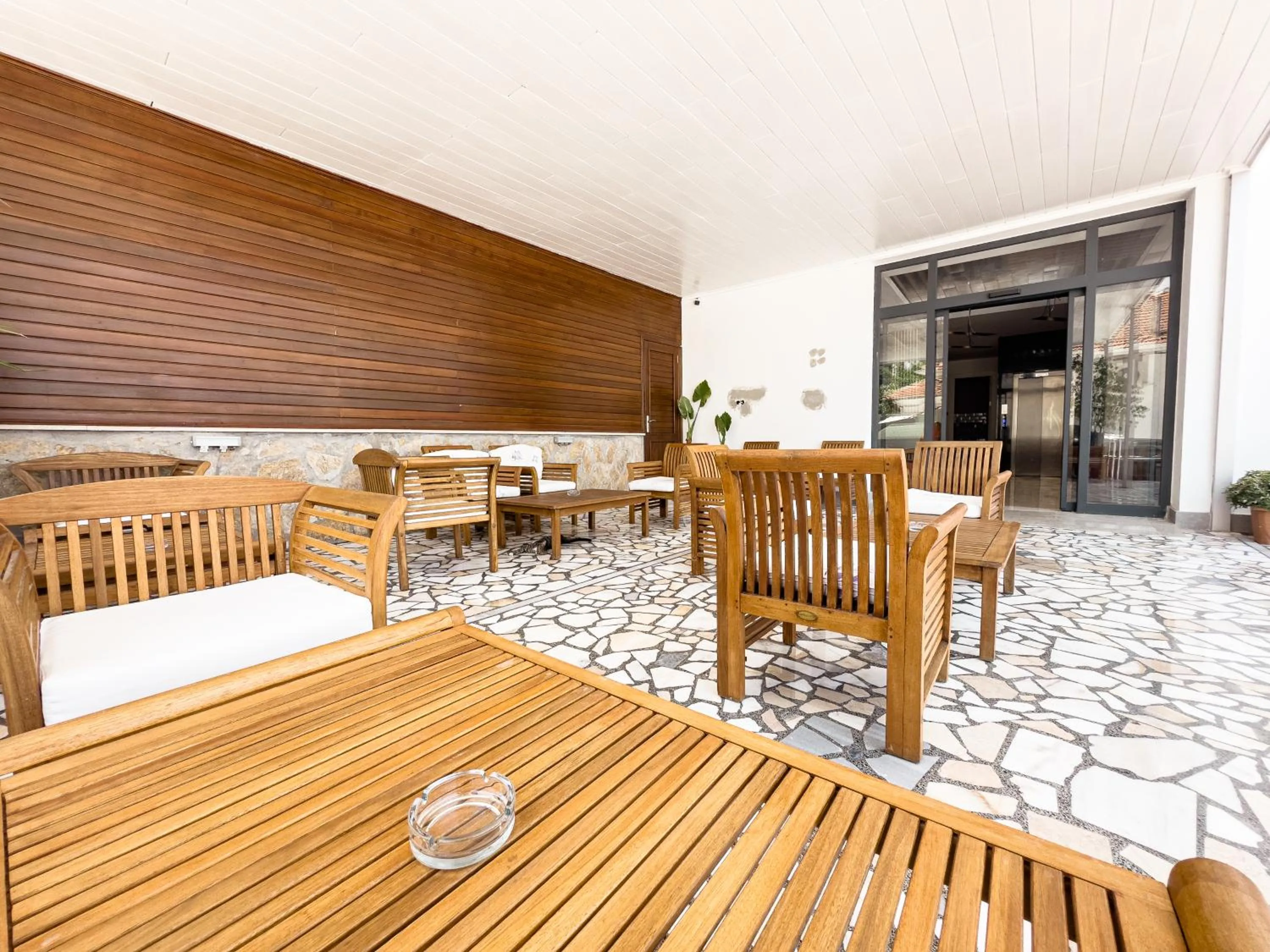 Patio in Dedeoğlu Port Hotel