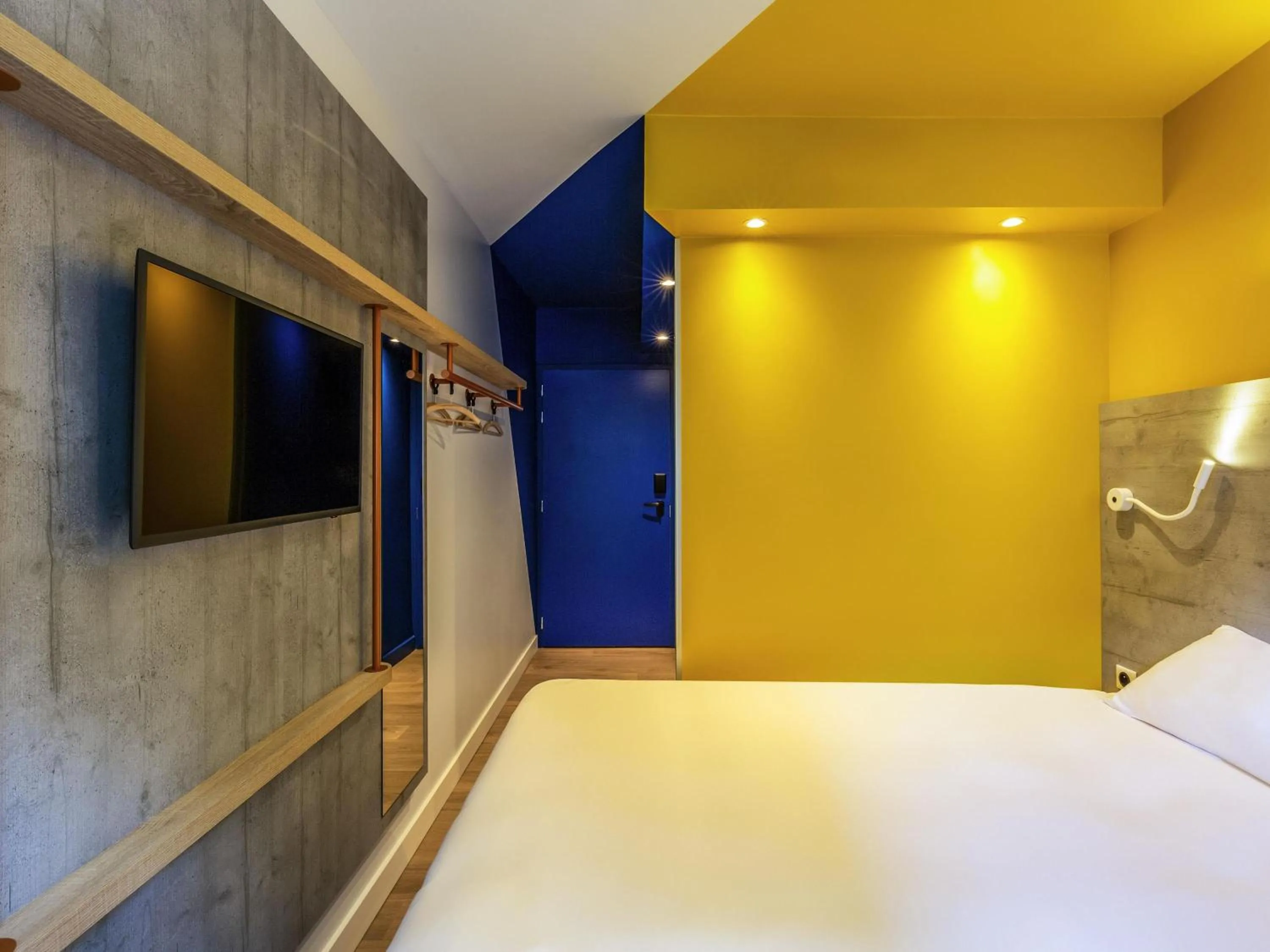 Twin Room in ibis budget Fontainebleau Avon