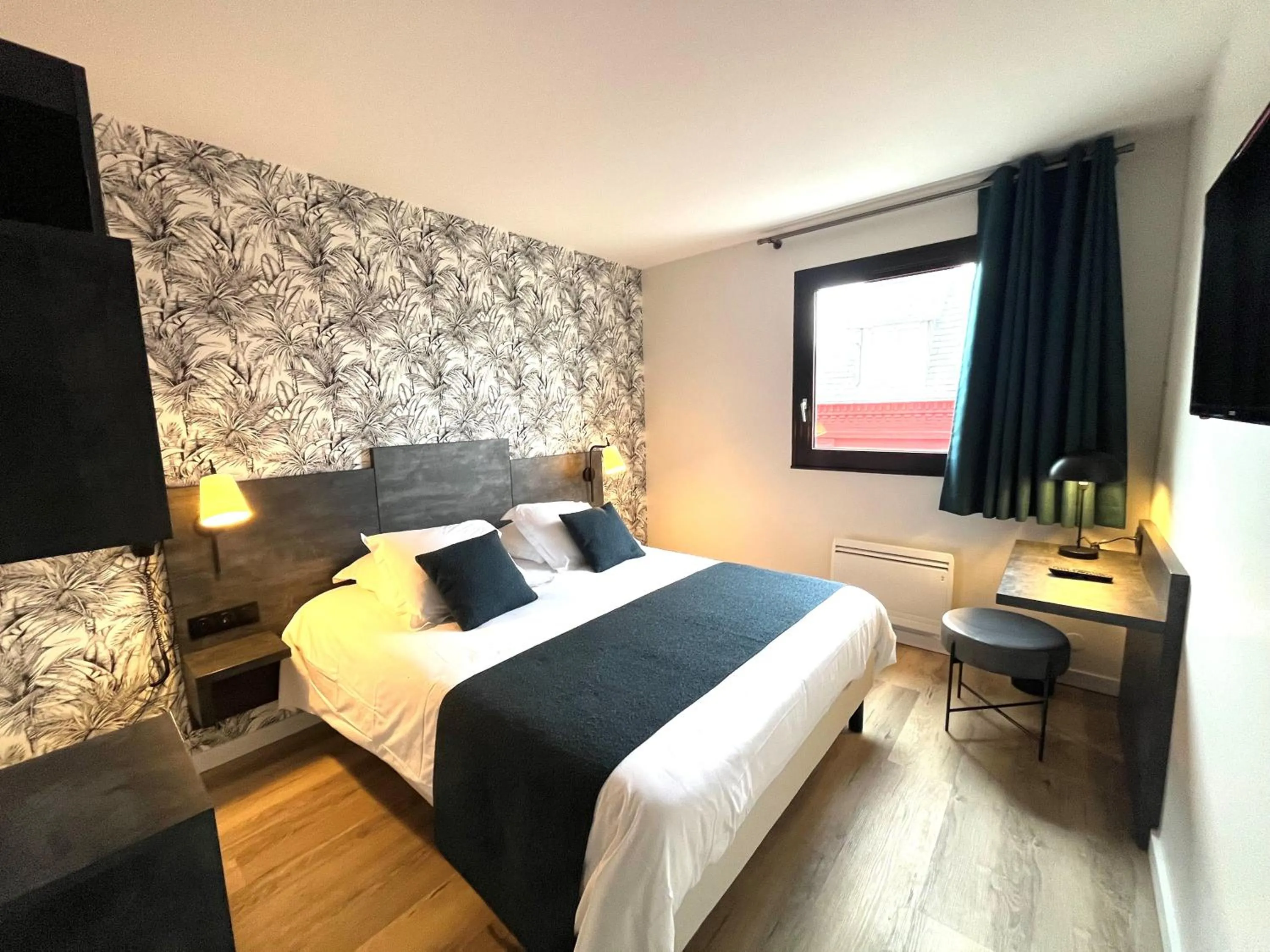 Double Room with Street View in Logis - Hôtel de la Baie de Somme