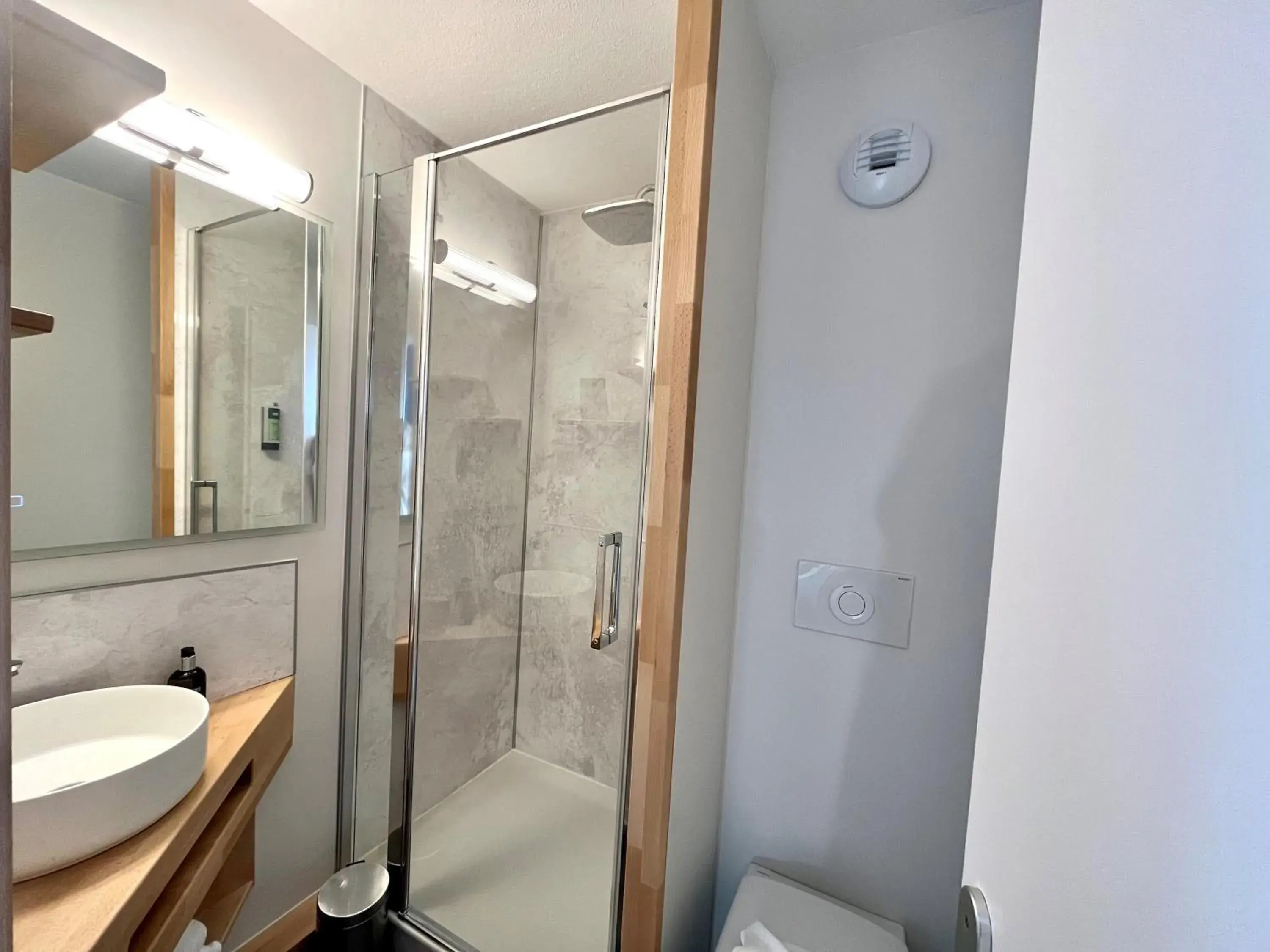 Economy Double Room with skylight in Logis - Hôtel de la Baie de Somme Economy Double Room with skylight in Logis - Hôtel de la Baie de Somme