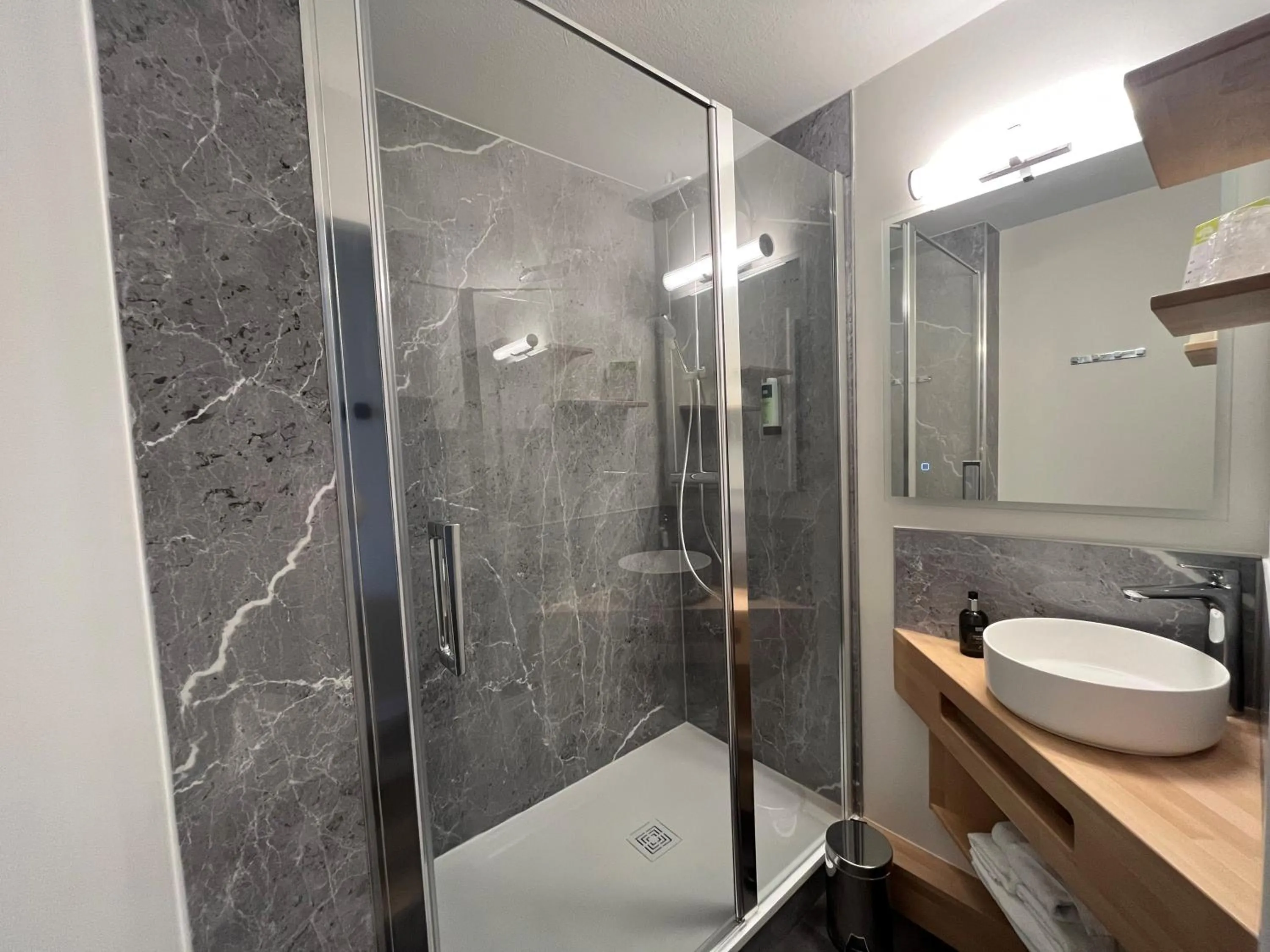 Double Room with Harbor View in Logis - Hôtel de la Baie de Somme