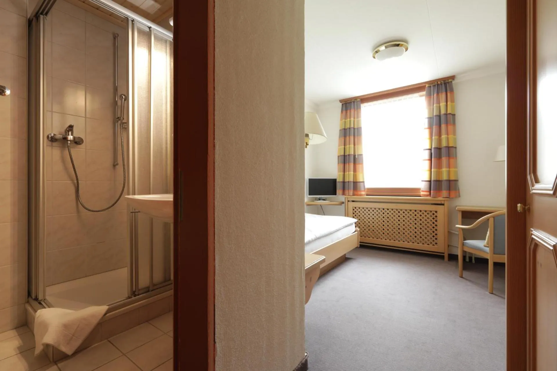 Bathroom, Bed in Hotel Concordia