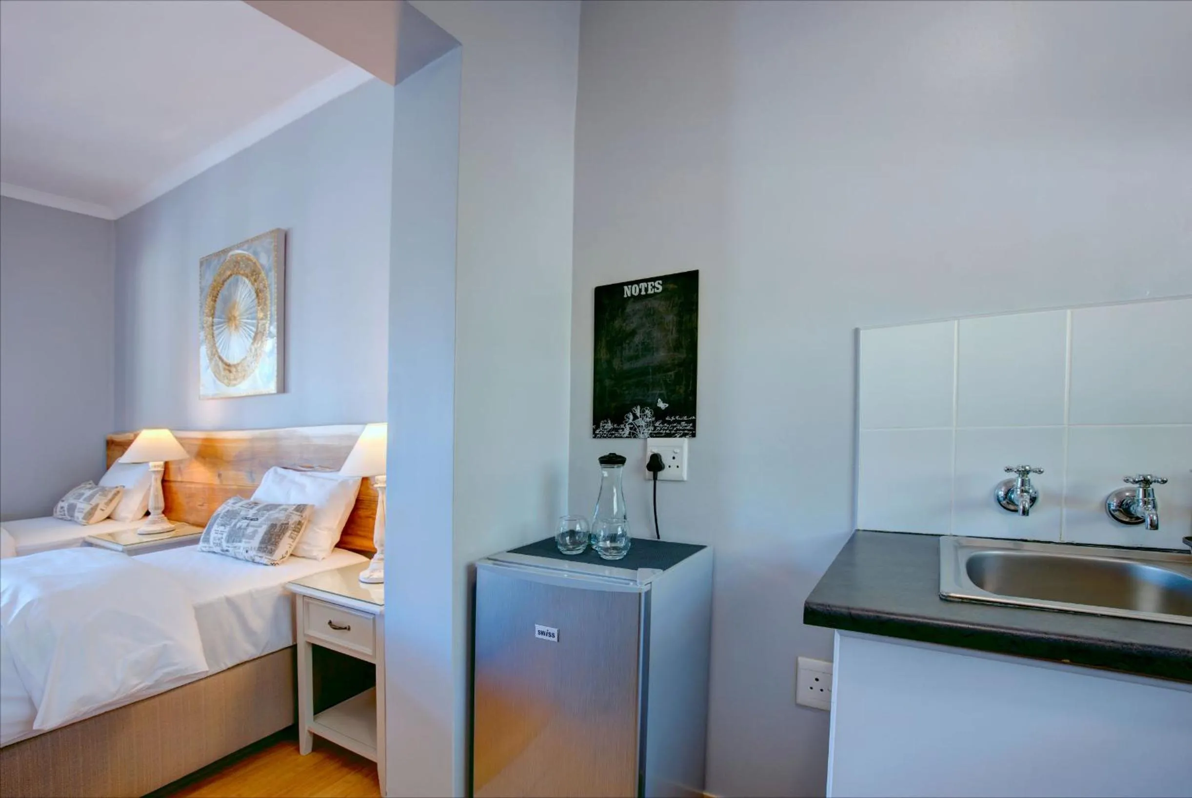 Kitchen or kitchenette, Bed in Amour Guest House