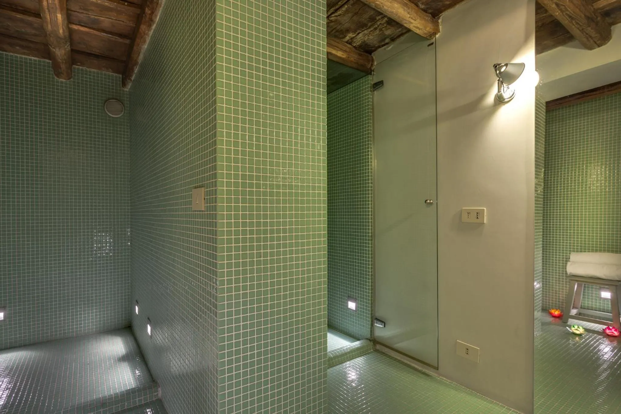 Steam room in Casa Heberart Guest House Sistina