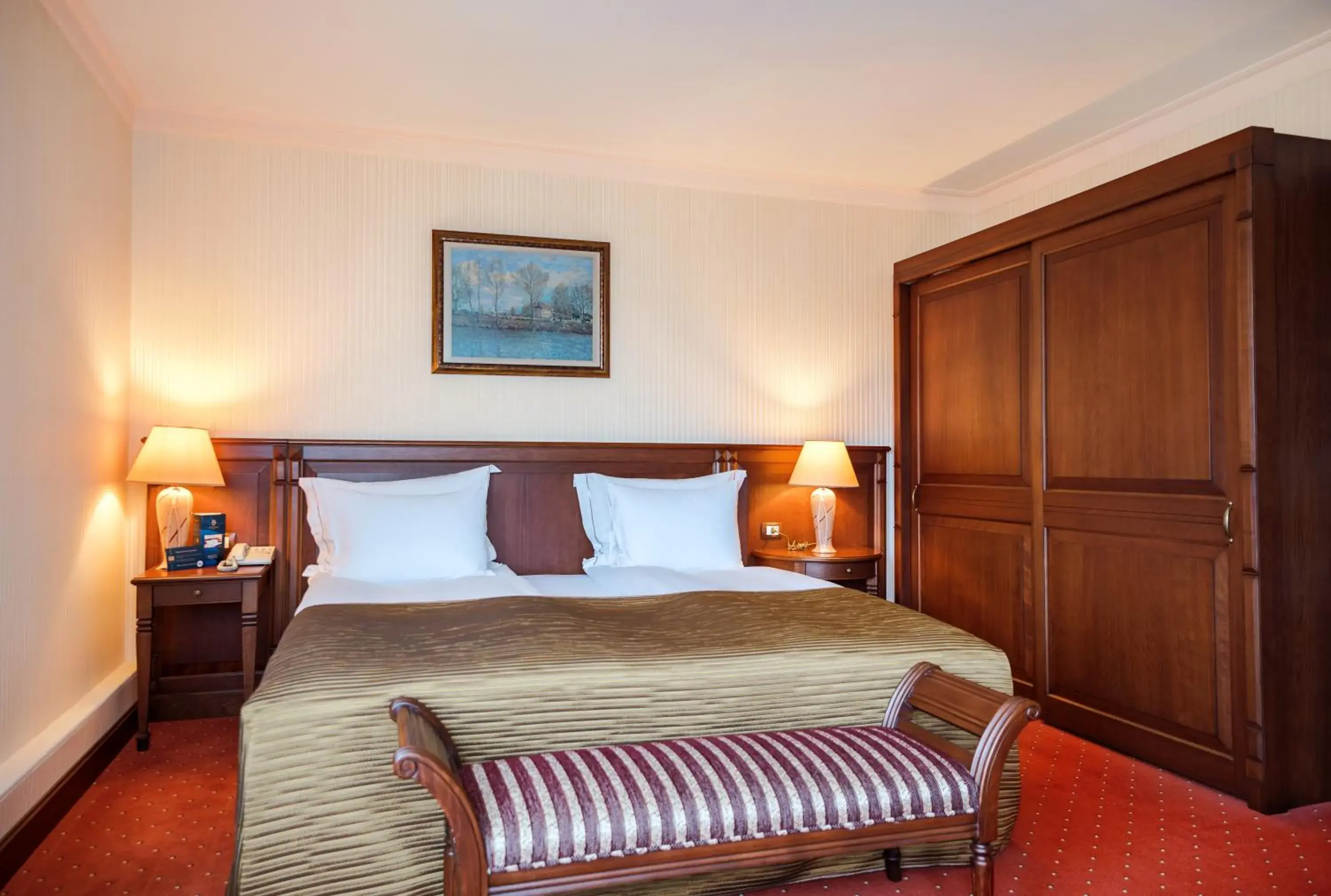 Deluxe Suite in Crystal Palace Boutique Hotel Deluxe Suite in Crystal Palace Boutique Hotel