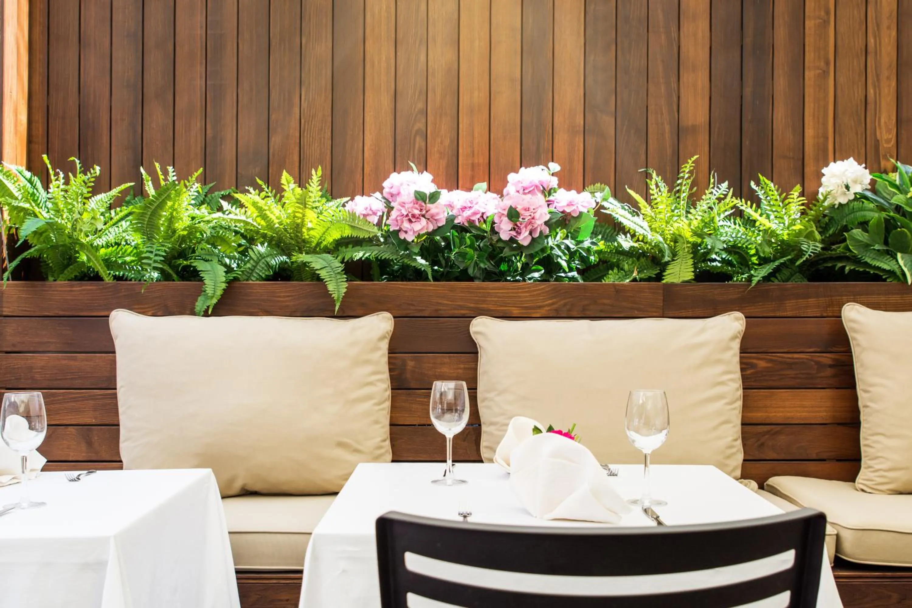 Restaurant/places to eat in Crystal Palace Boutique Hotel