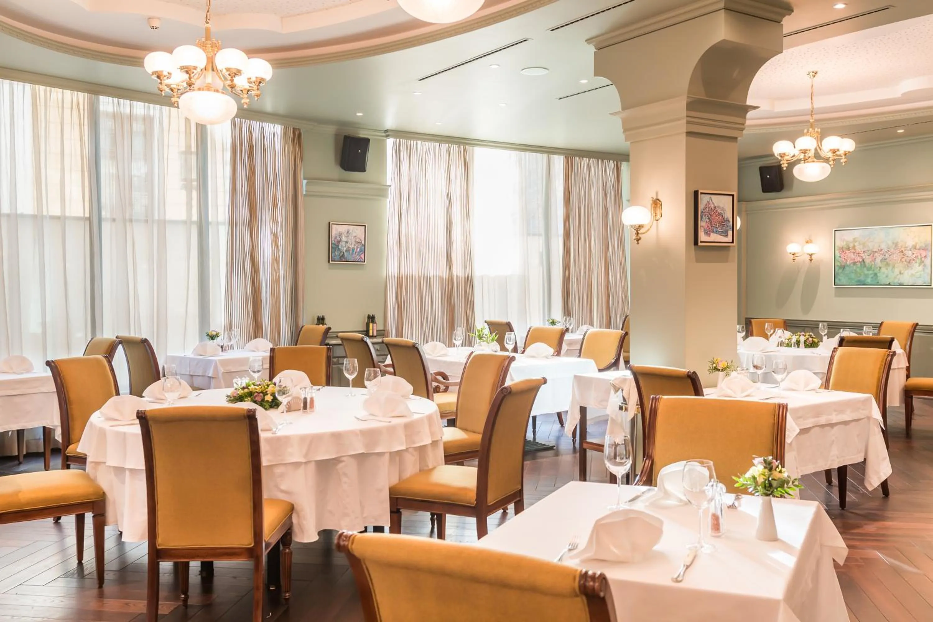 Restaurant/places to eat in Crystal Palace Boutique Hotel