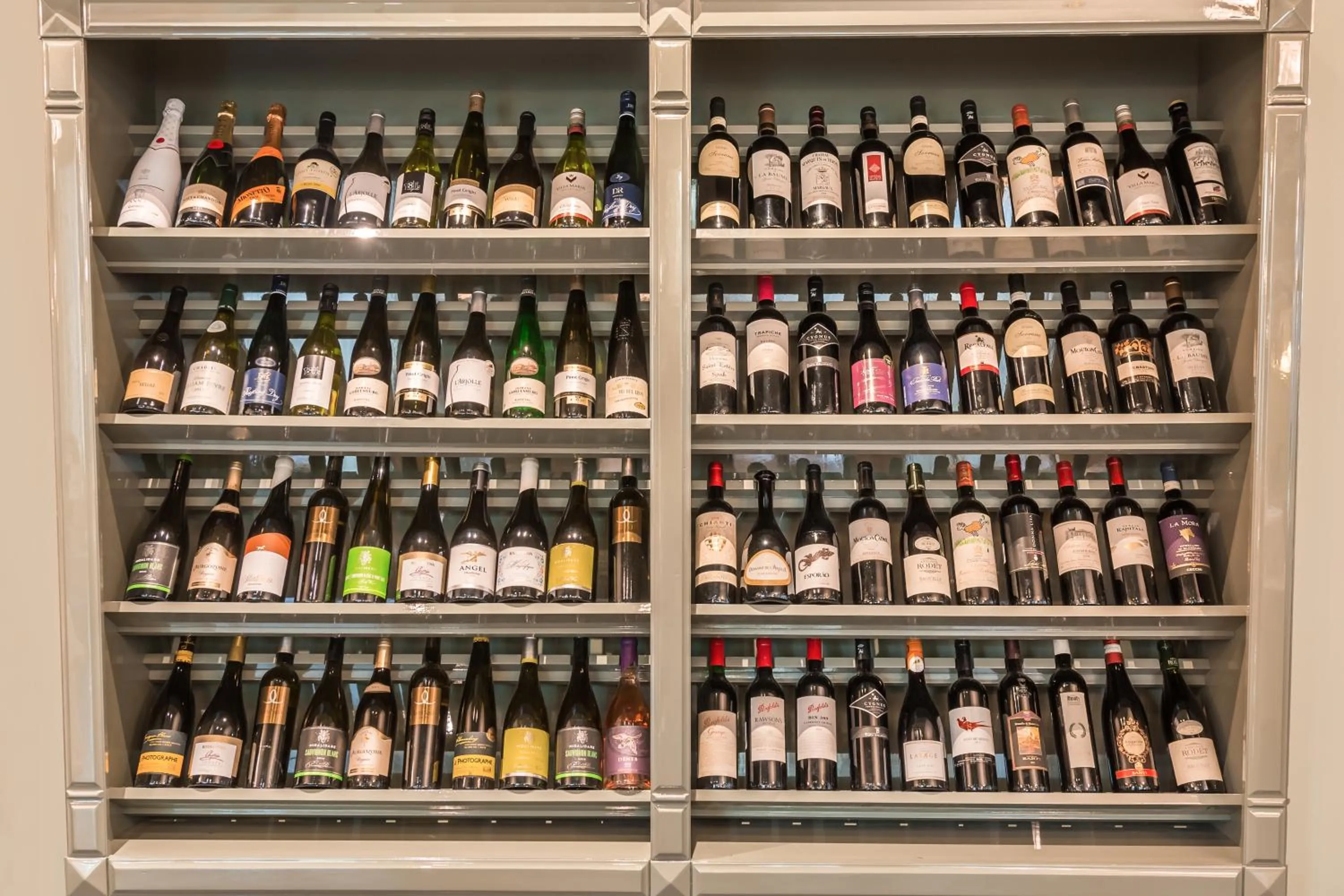 Restaurant/places to eat in Crystal Palace Boutique Hotel