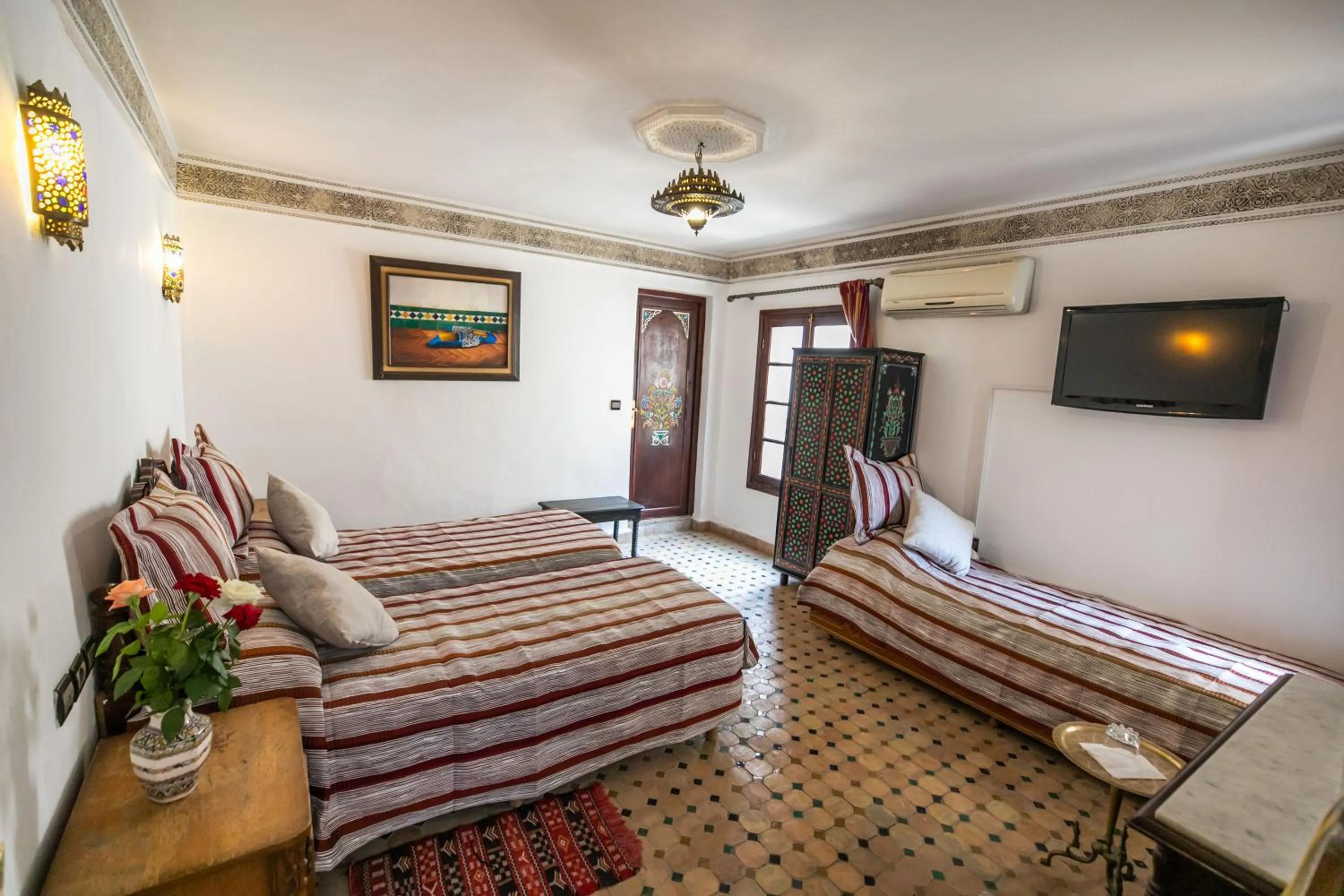 Bathroom, Bed in Riad Jardin Chrifa