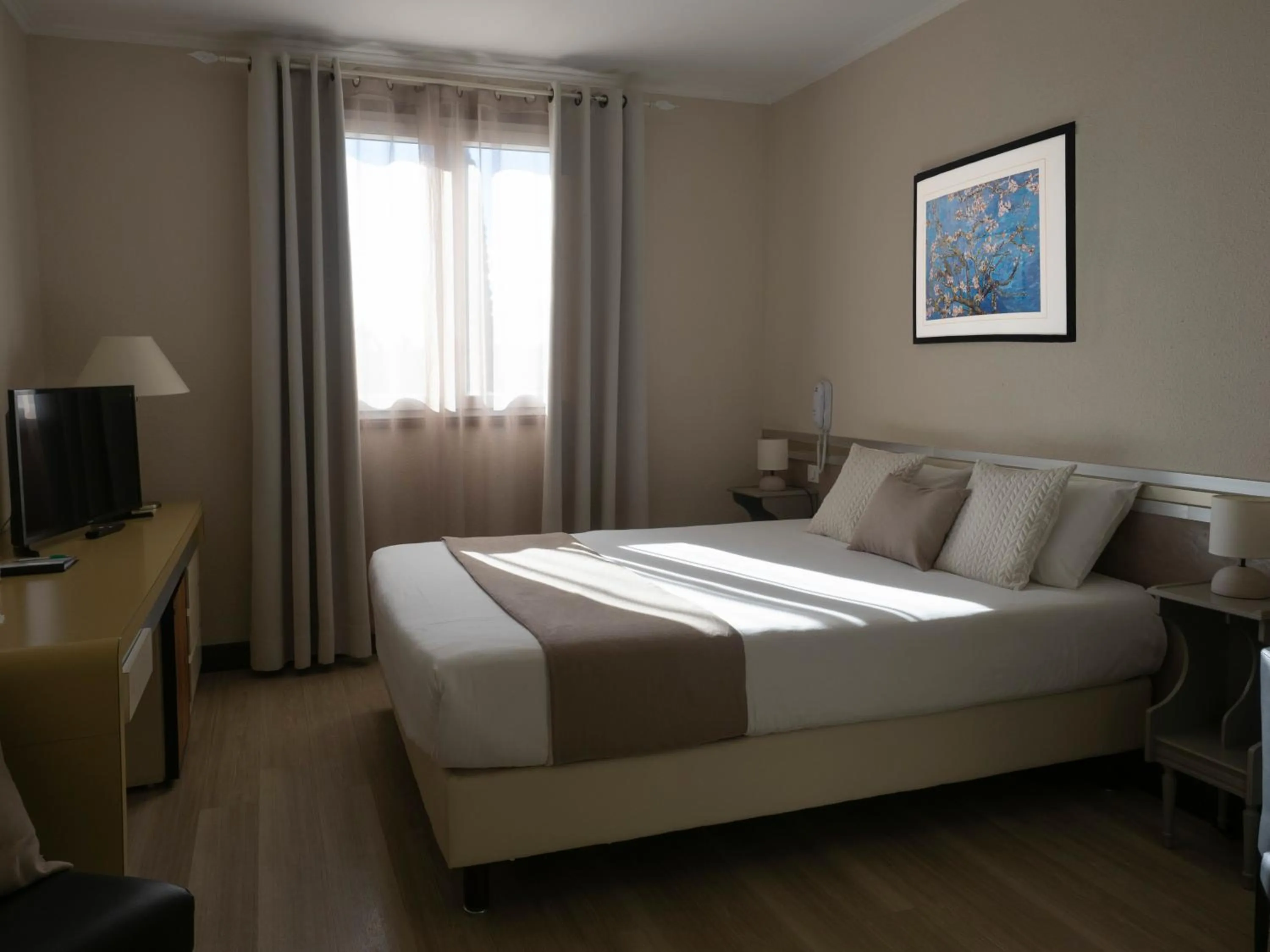 Bedroom, Bed in Hotel Les Oliviers