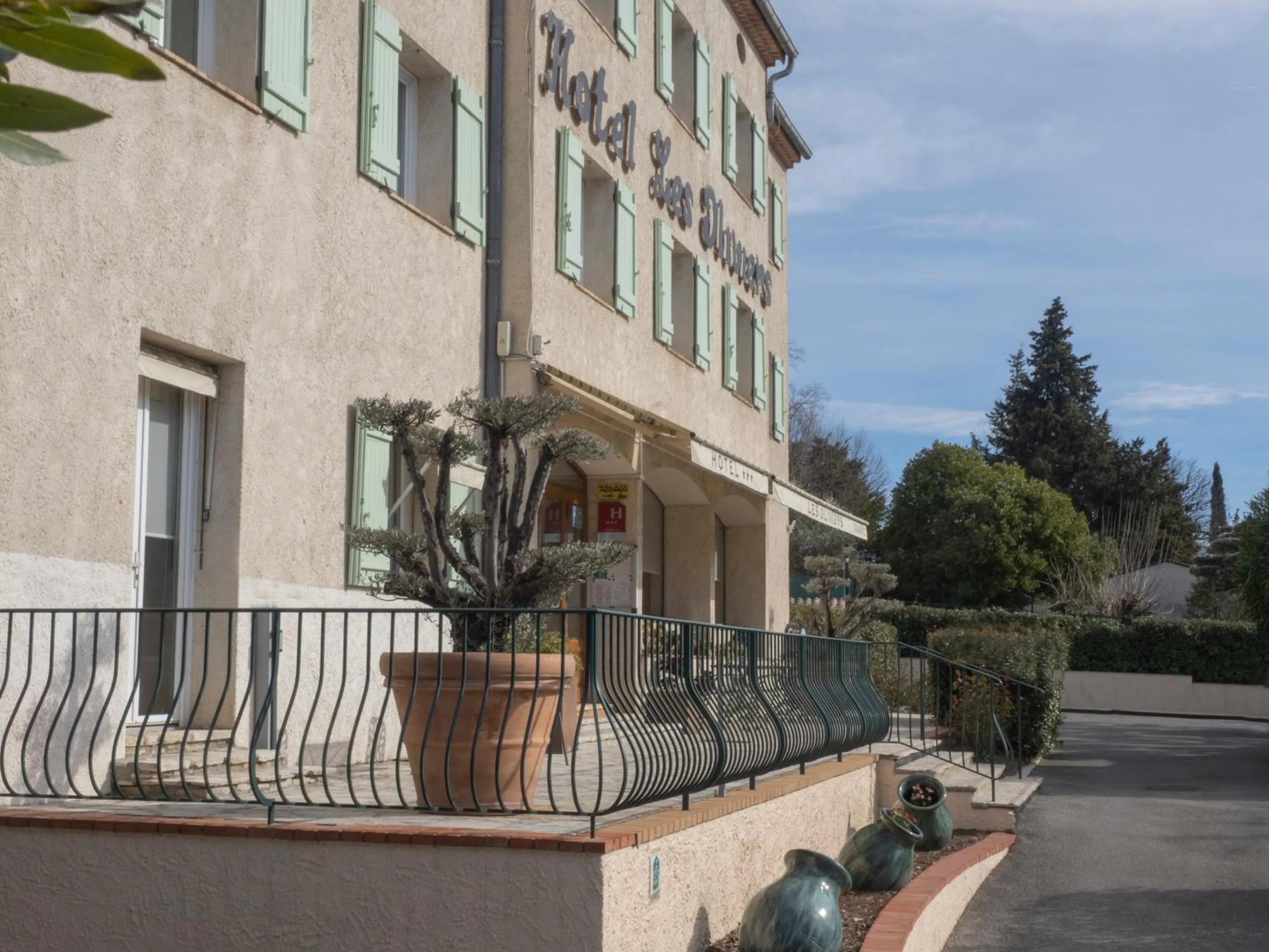 Property building in Hotel Les Oliviers