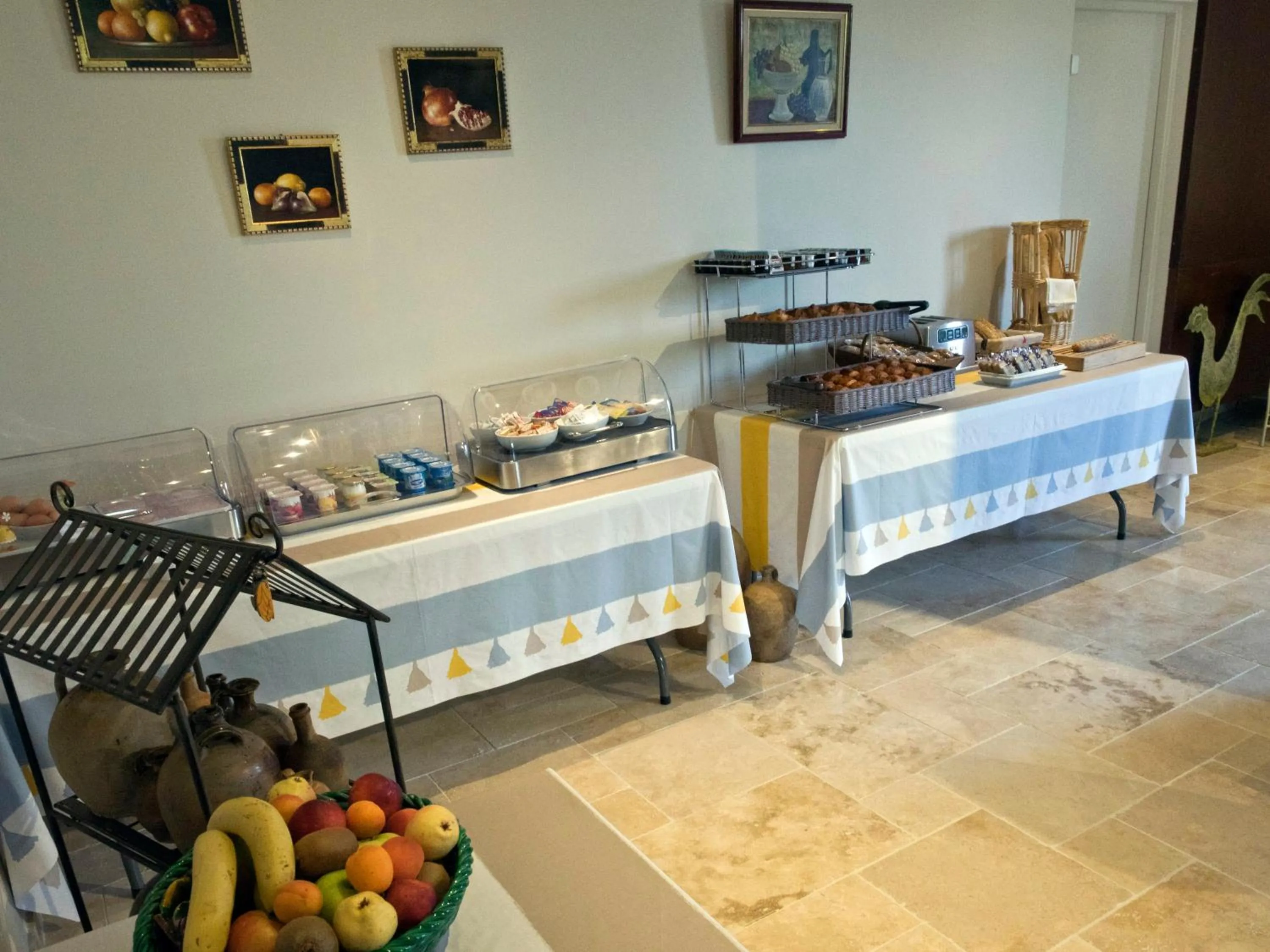 Buffet breakfast in Hotel Les Oliviers