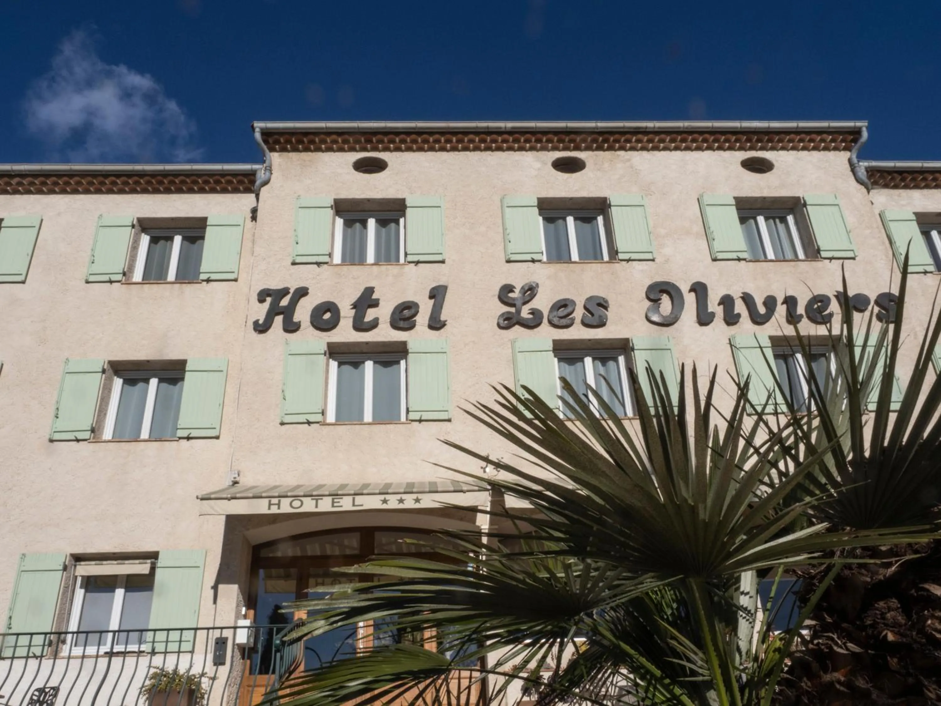 Property building in Hotel Les Oliviers
