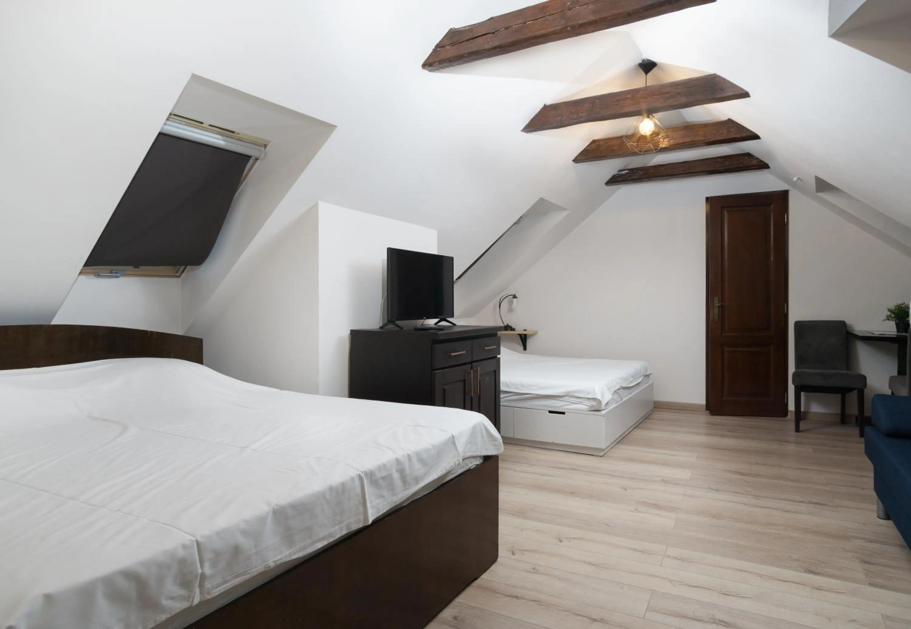 Photo of the whole room, Bed in House 54