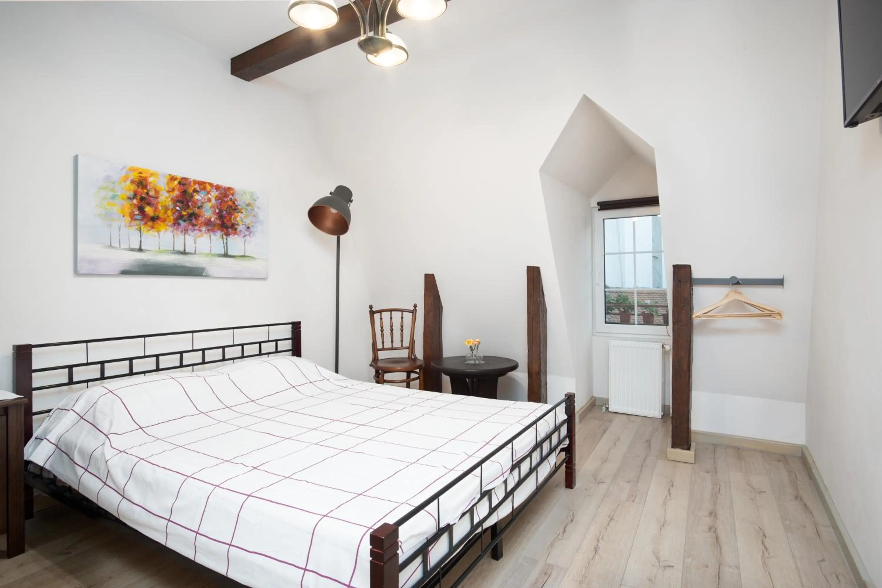 Photo of the whole room, Bed in House 54