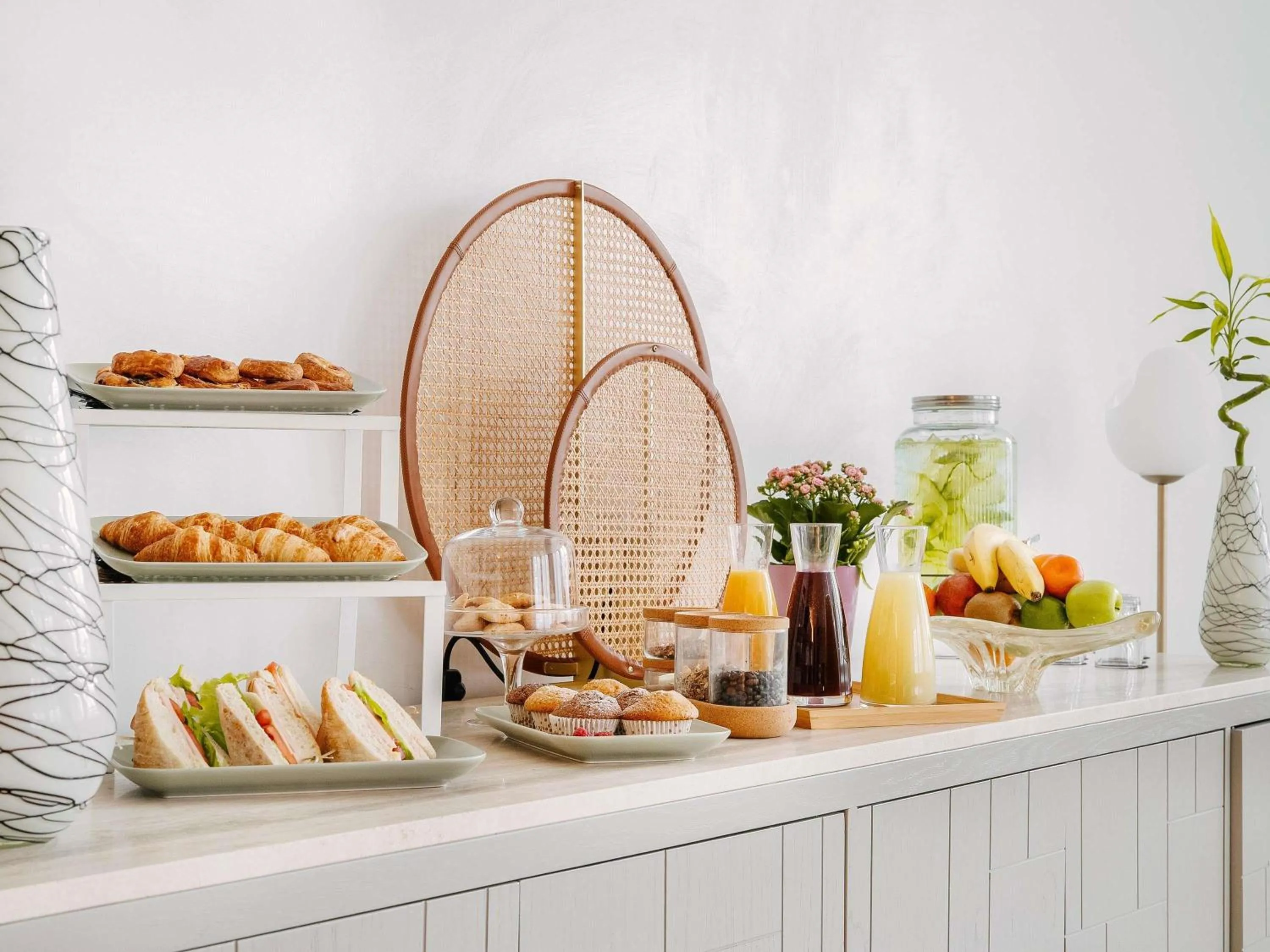 Meeting/conference room in Maison Sofia - MGallery