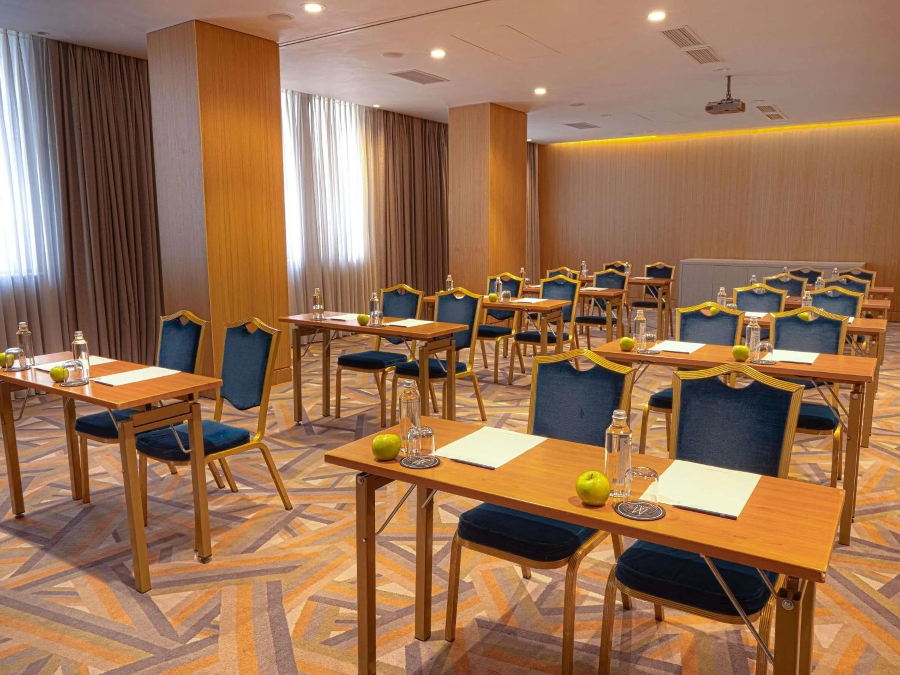 Meeting/conference room in Maison Sofia - MGallery