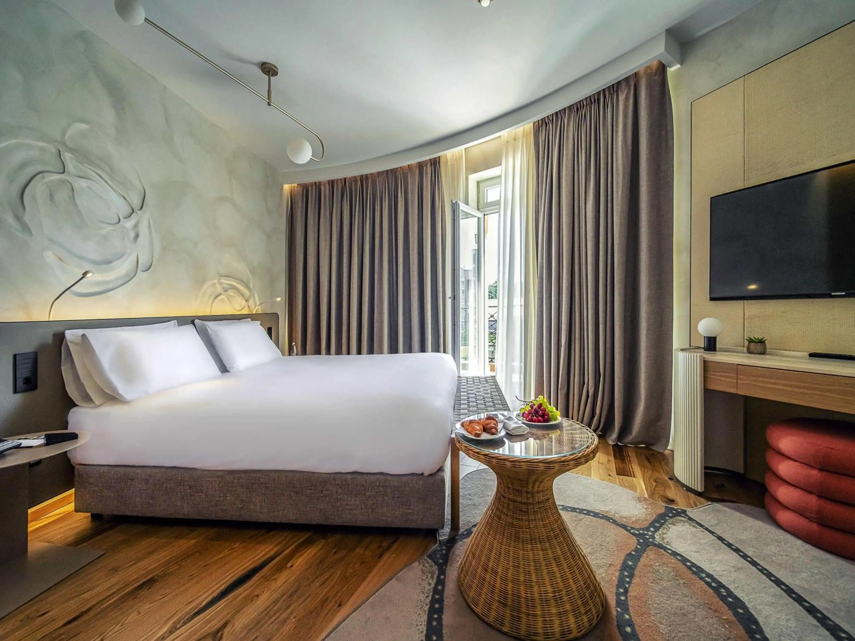 Bedroom, Bed in Maison Sofia - MGallery