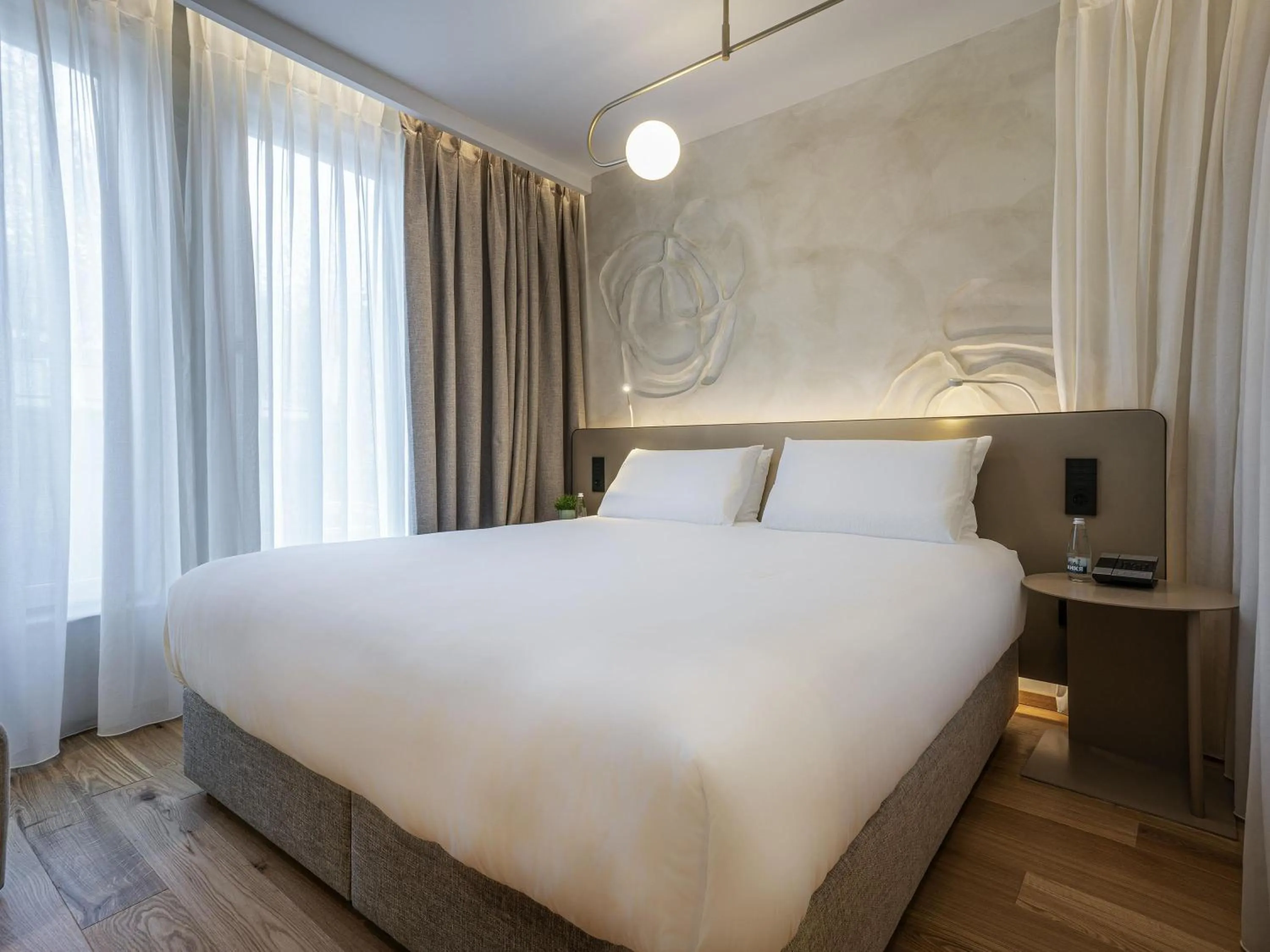 Bedroom, Bed in Maison Sofia - MGallery