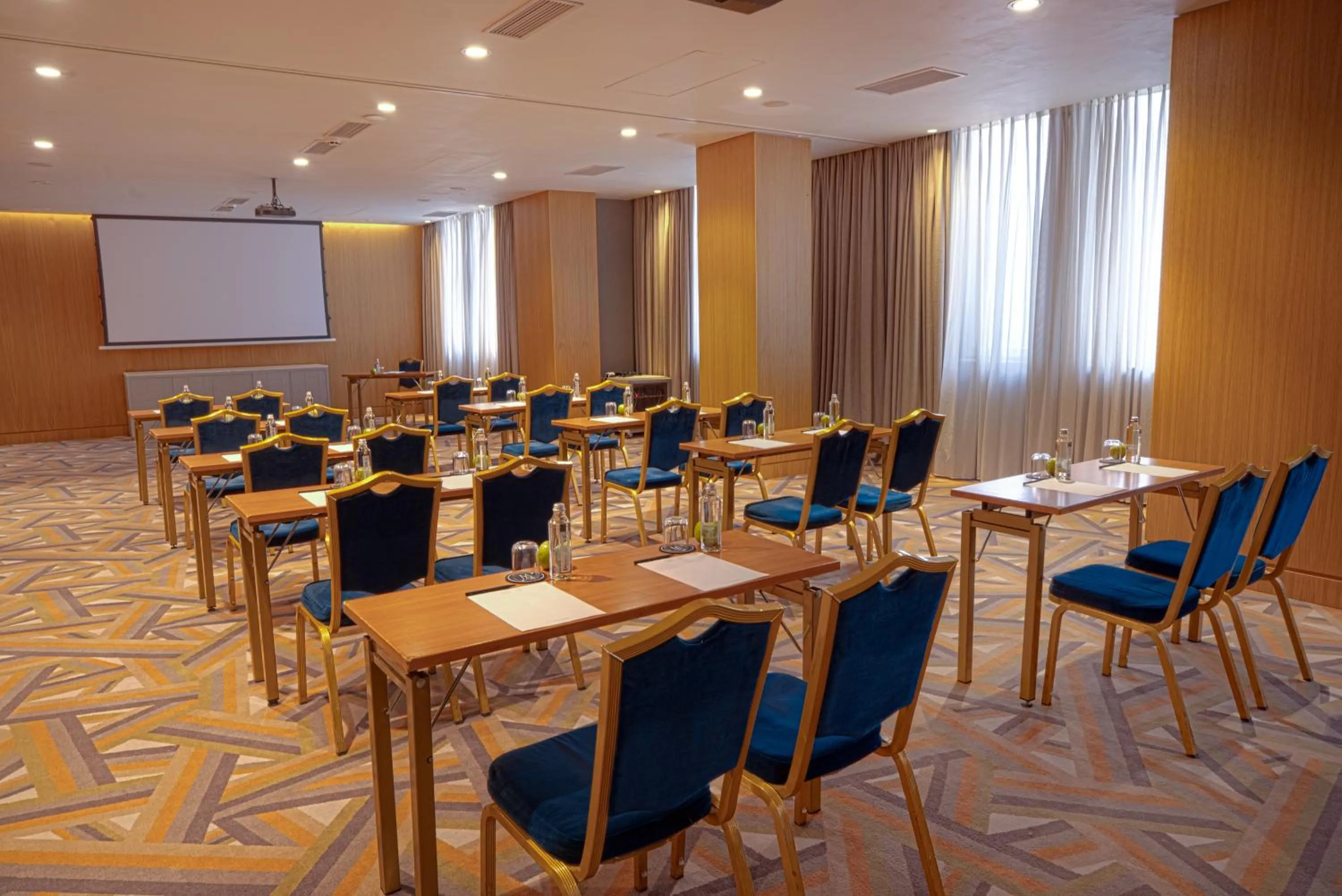 Meeting/conference room in Maison Sofia - MGallery