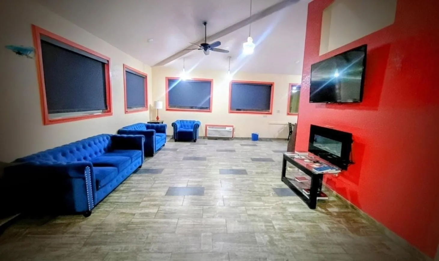 Communal lounge/ TV room in Quality Inn Lamar