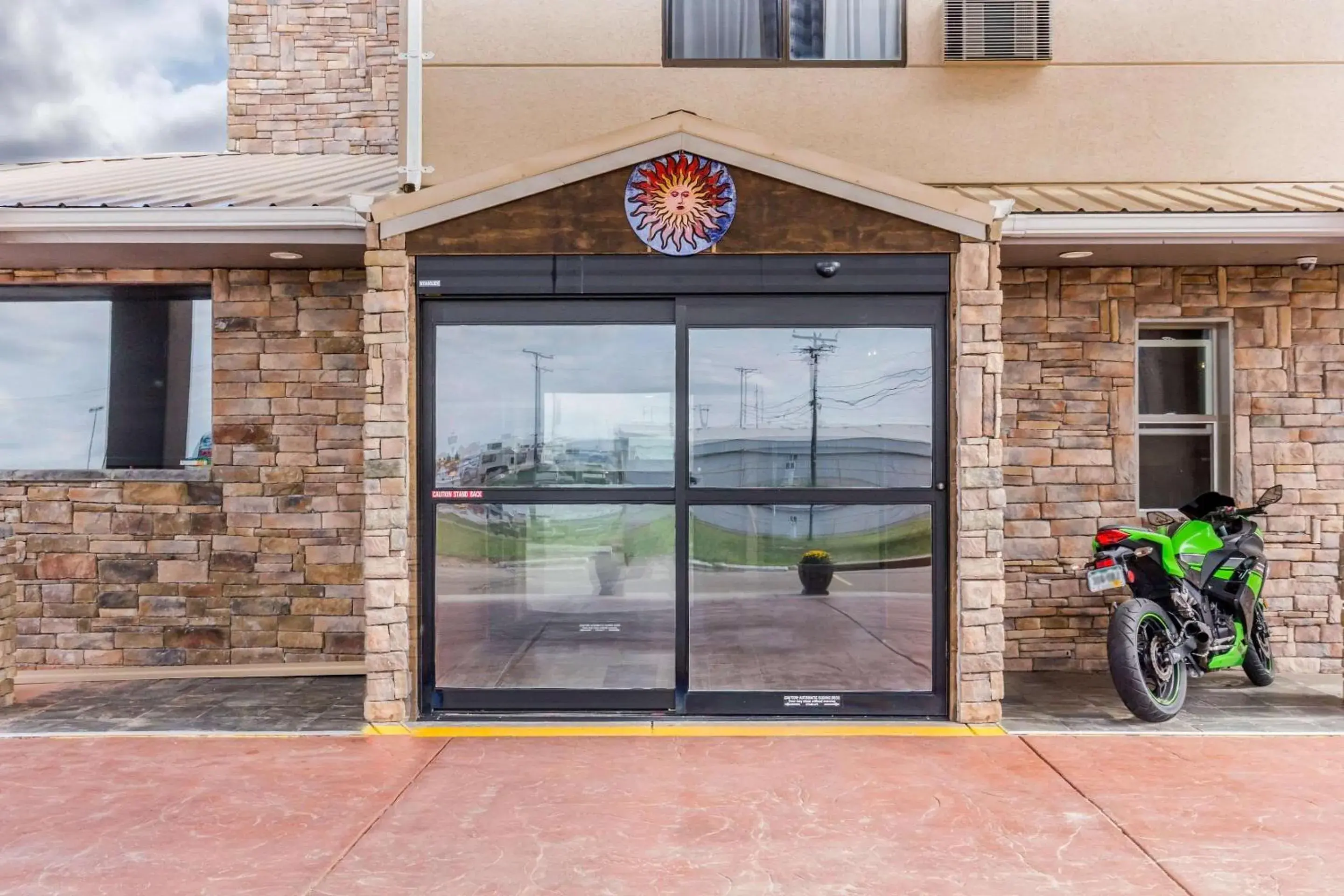 Property building in Quality Inn Lamar Property building in Quality Inn Lamar