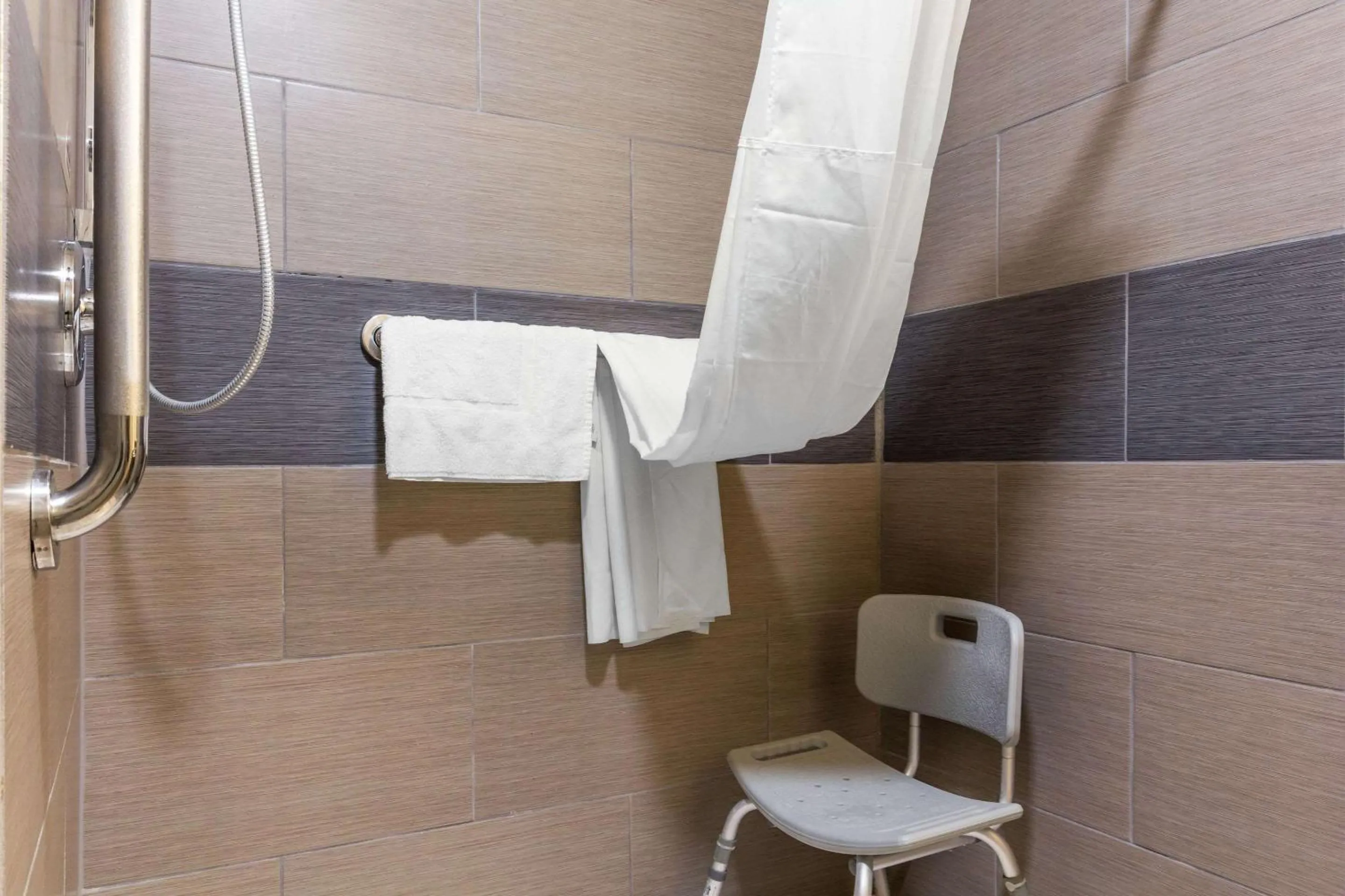 Bathroom in Quality Inn Lamar