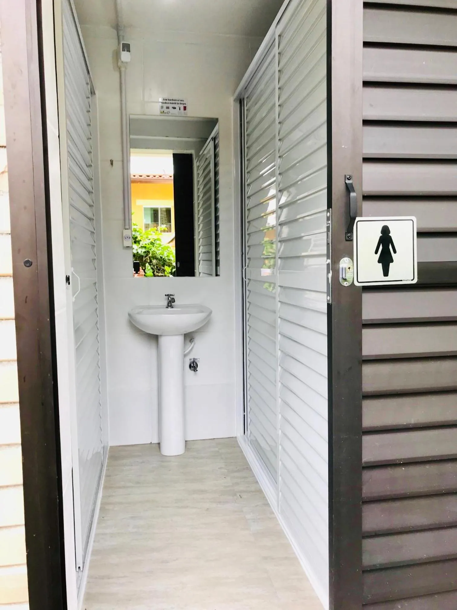 Bathroom in Quatro Ilhas Beach Hostel