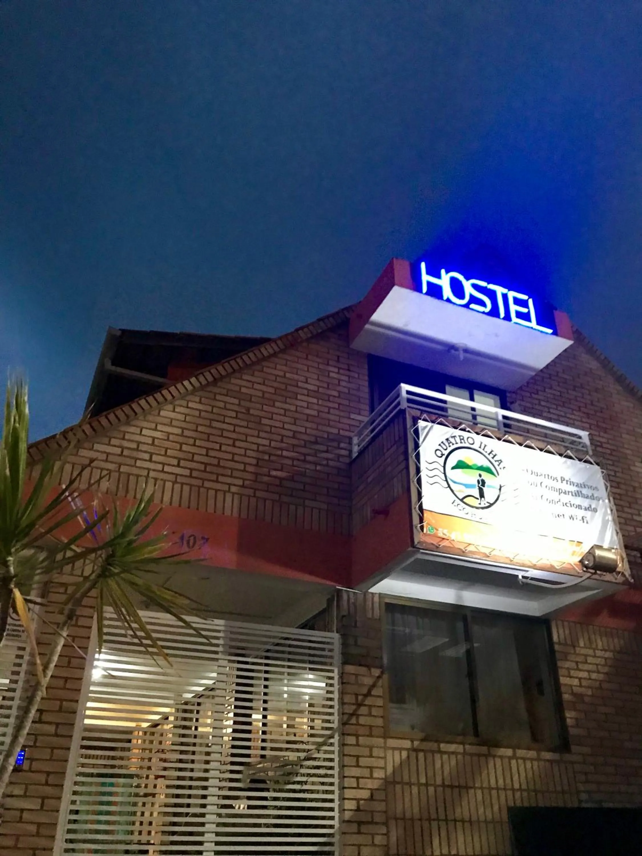 Property building in Quatro Ilhas Beach Hostel