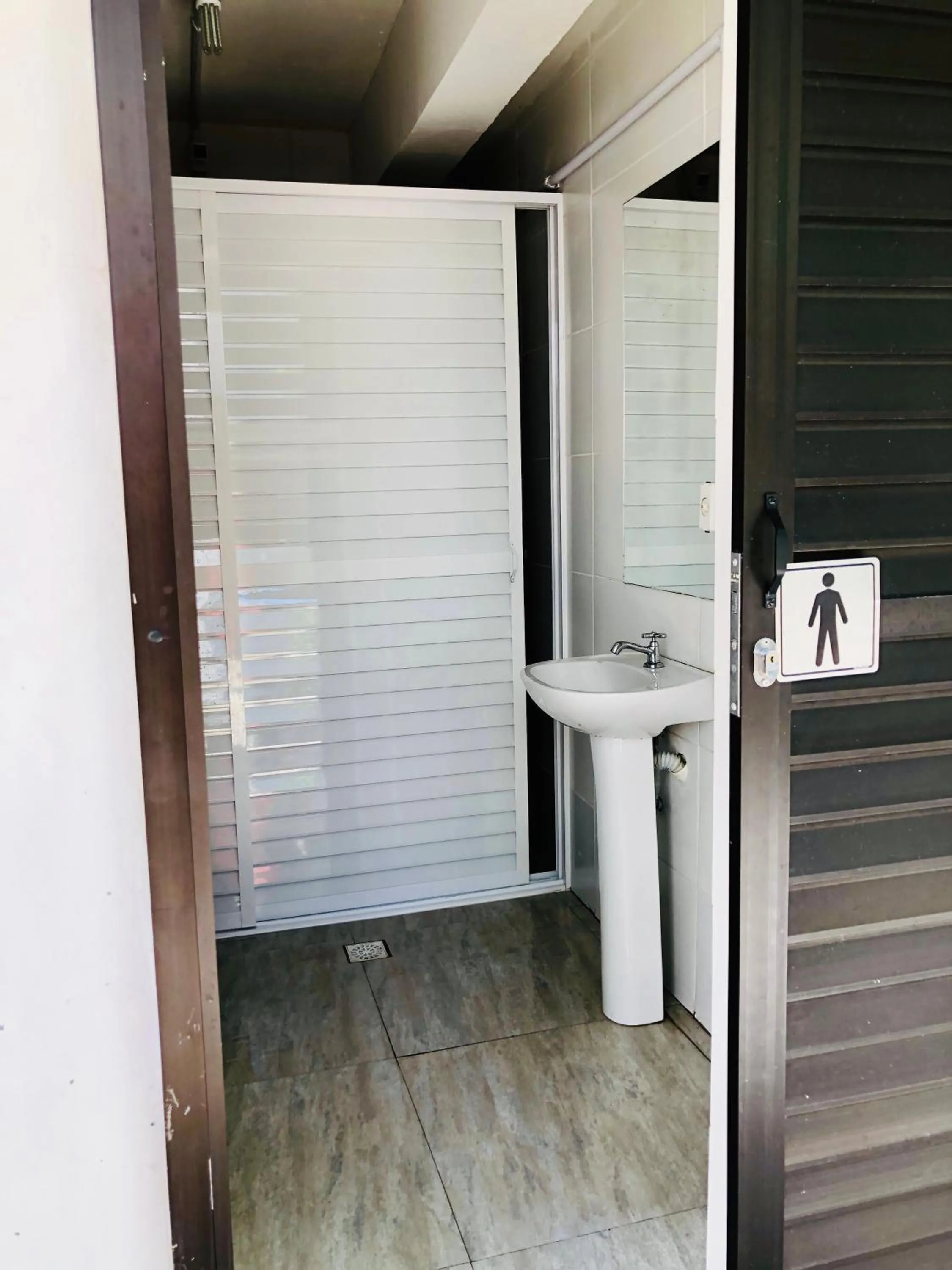 Bathroom in Quatro Ilhas Beach Hostel