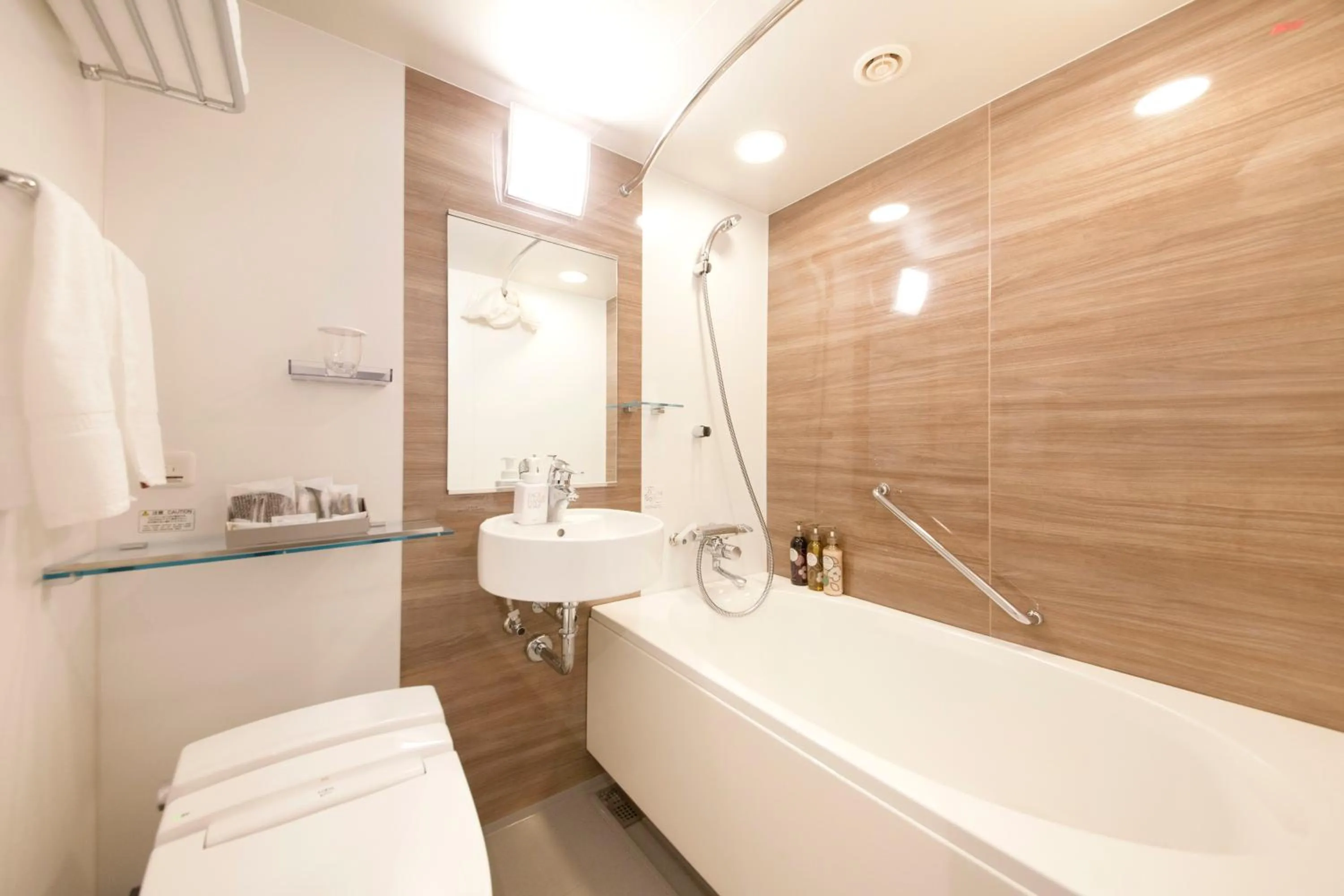 Shower in Richmond Hotel Himeji