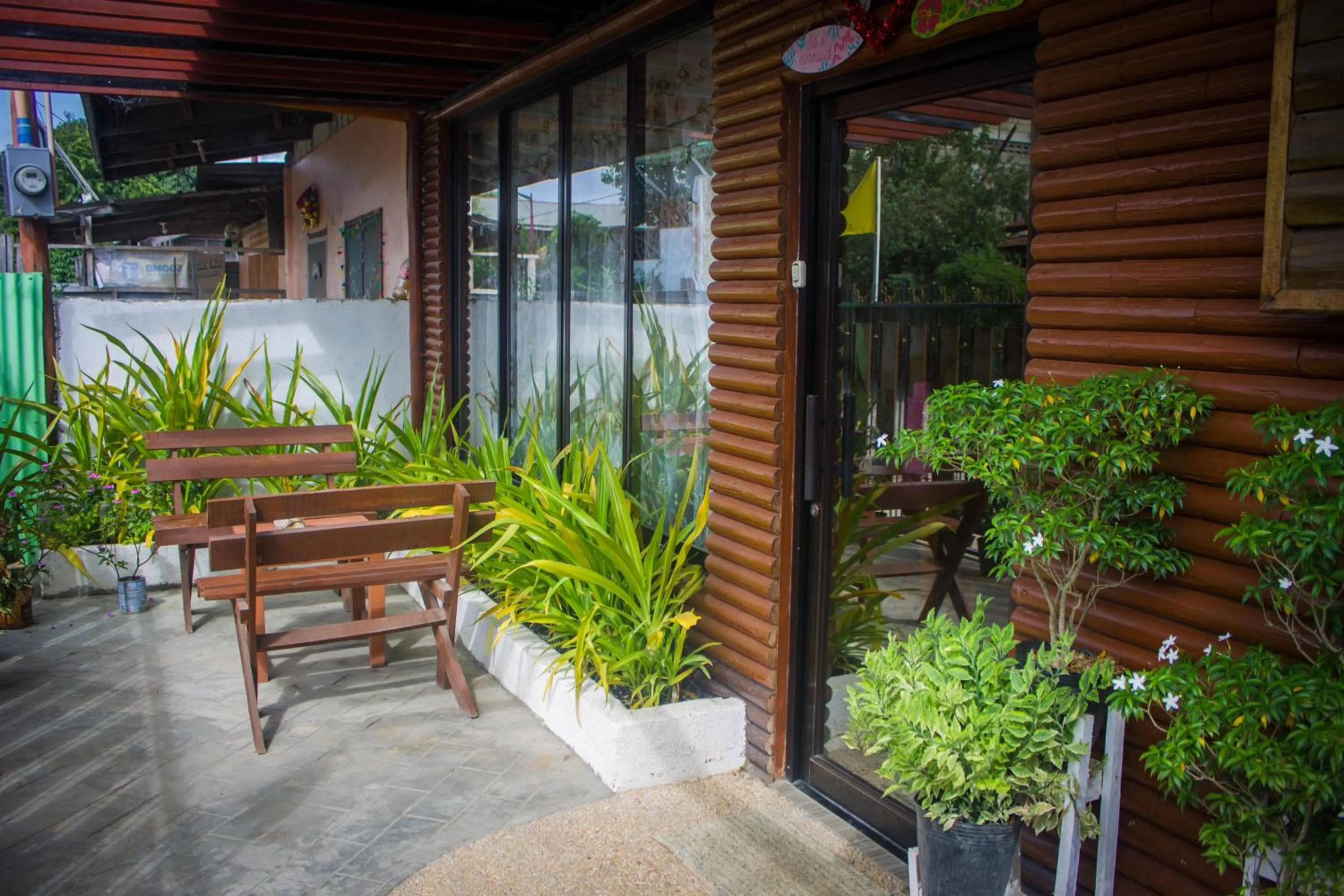 Facade/entrance in Ocean Manor Inn