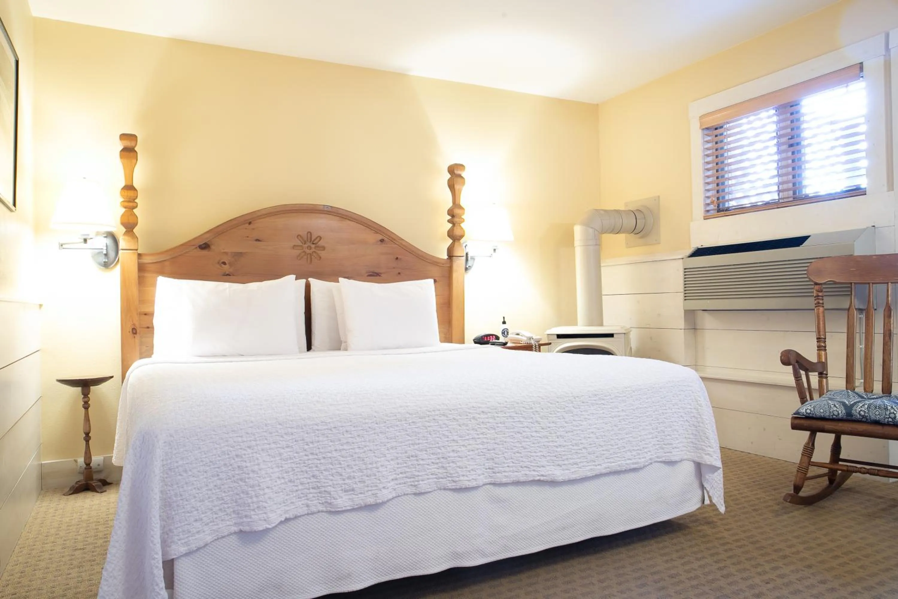 Bedroom, Bed in The Alpine House