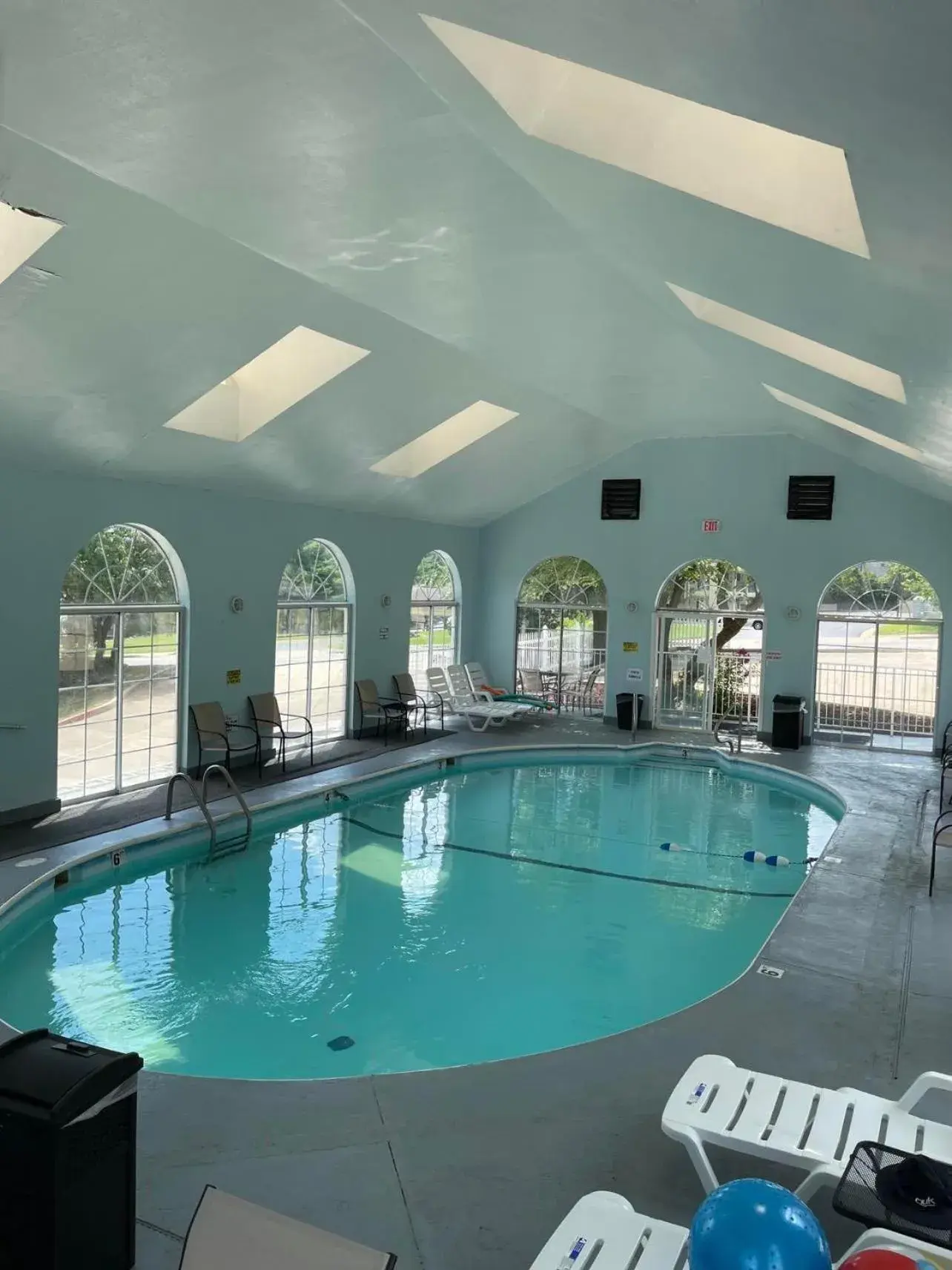 Pool view in Carriage House Inn Pool view in Carriage House Inn
