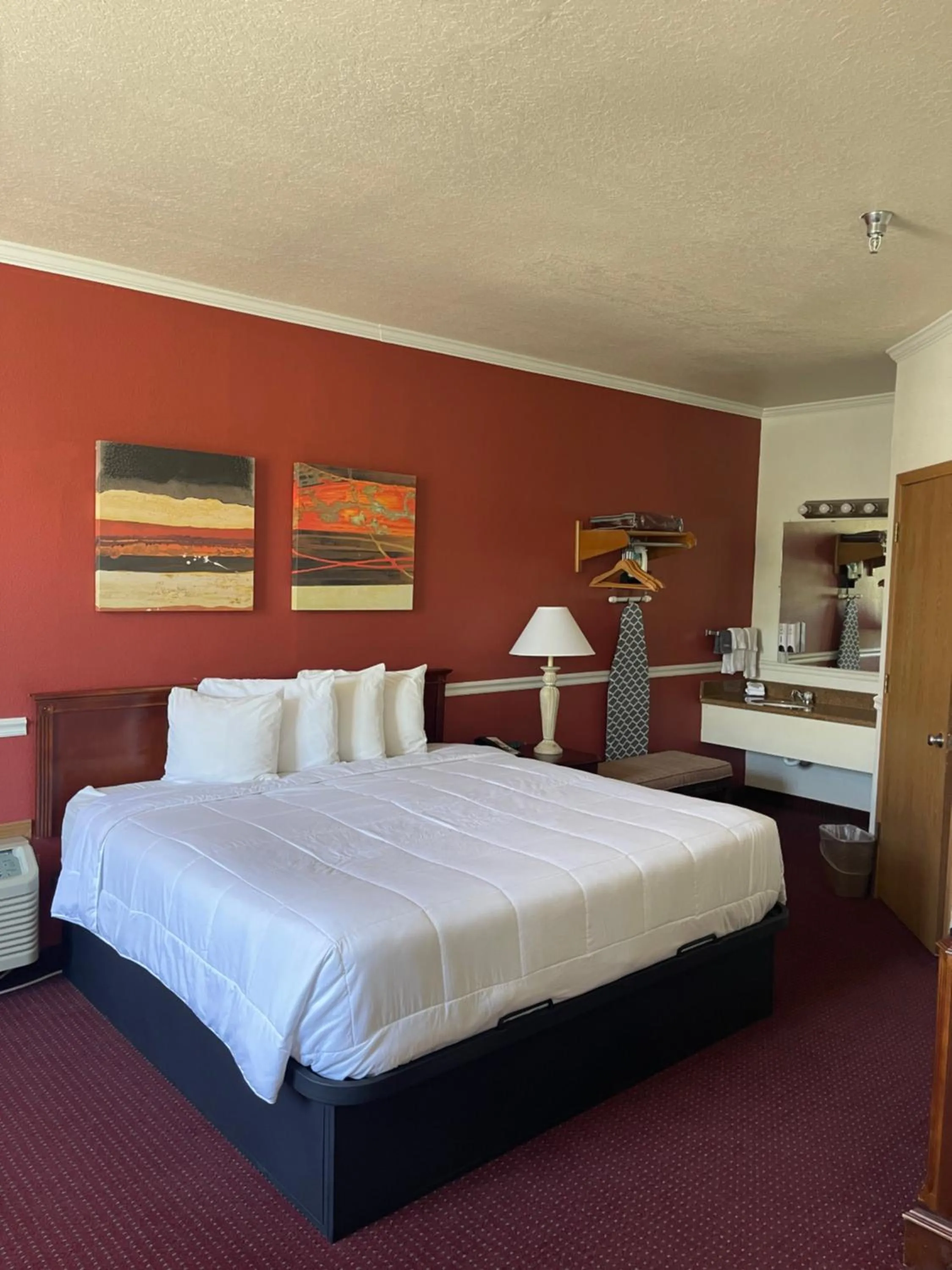 Bed in Carriage House Inn