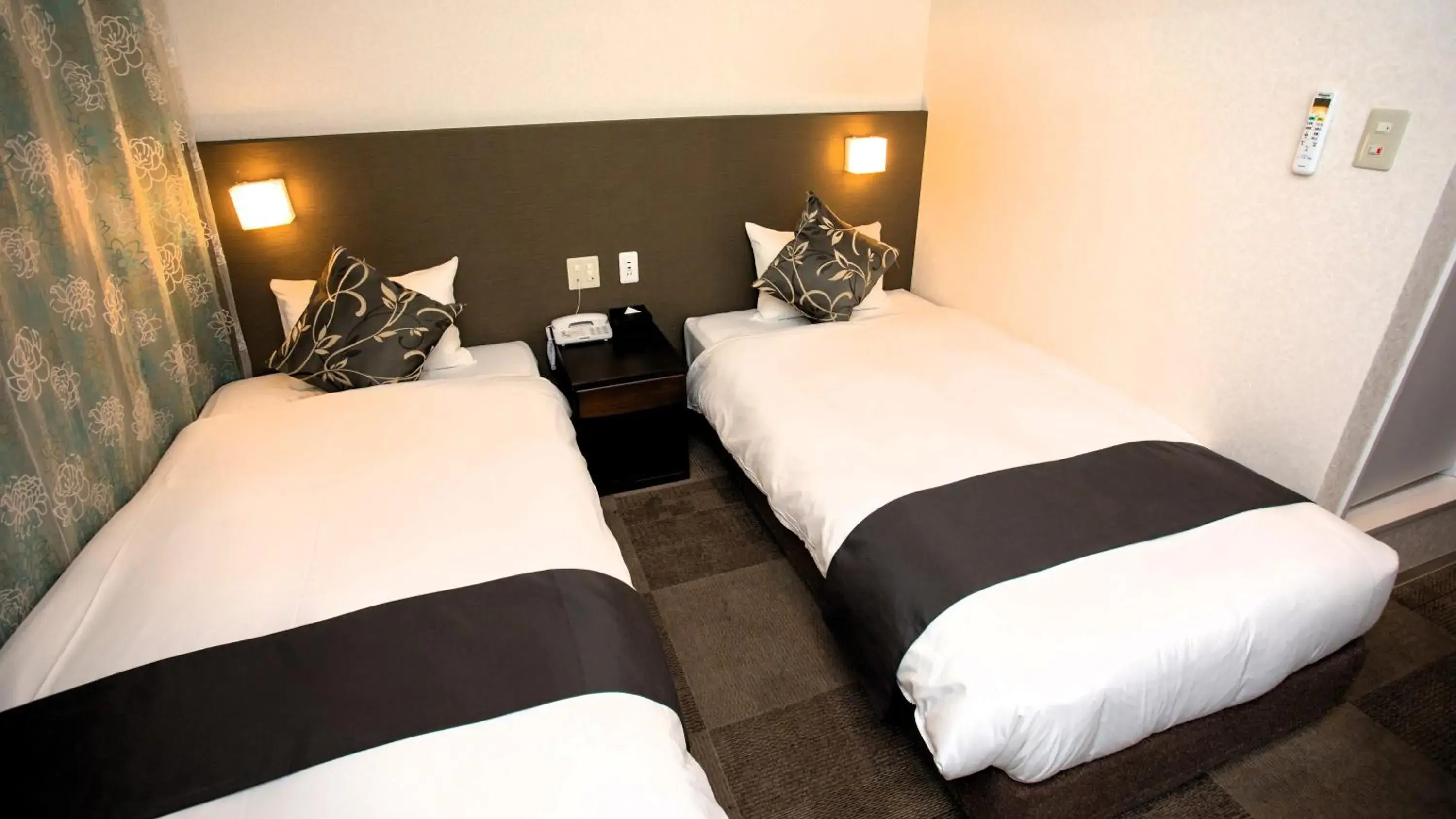 Economy Twin Room - single occupancy in Hotel Axiainn Osaka-Uehonmachi Economy Twin Room - single occupancy in Hotel Axiainn Osaka-Uehonmachi