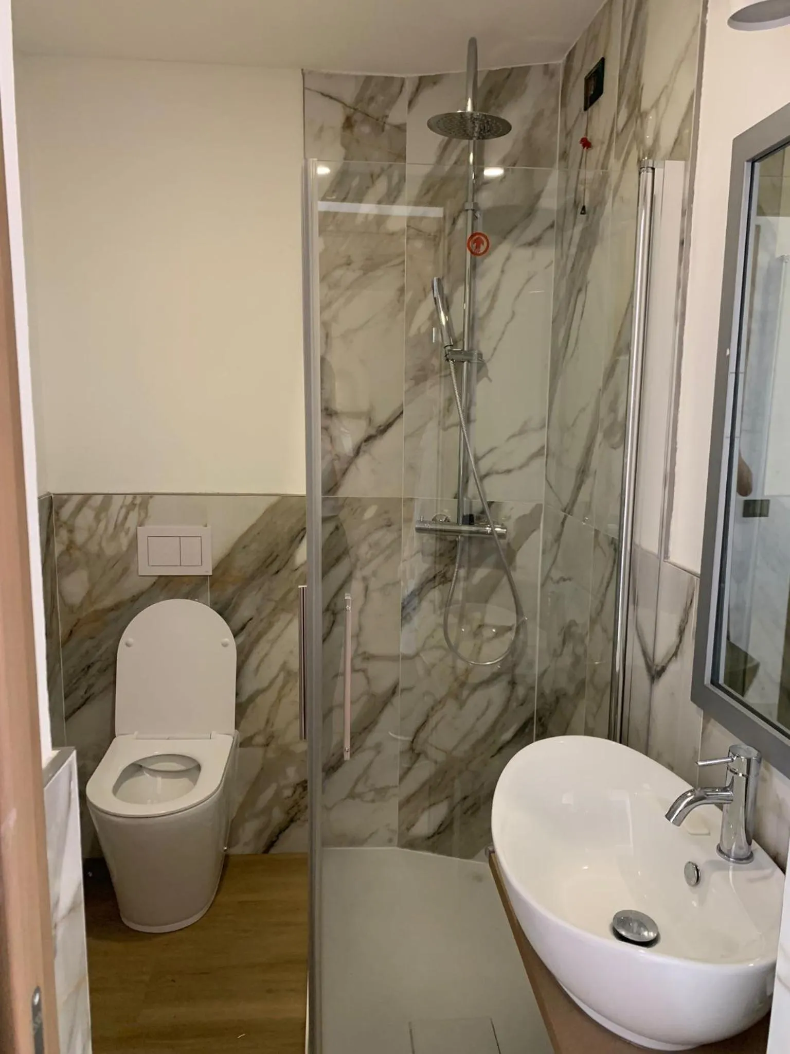 Shower in B&B Corte Rossa