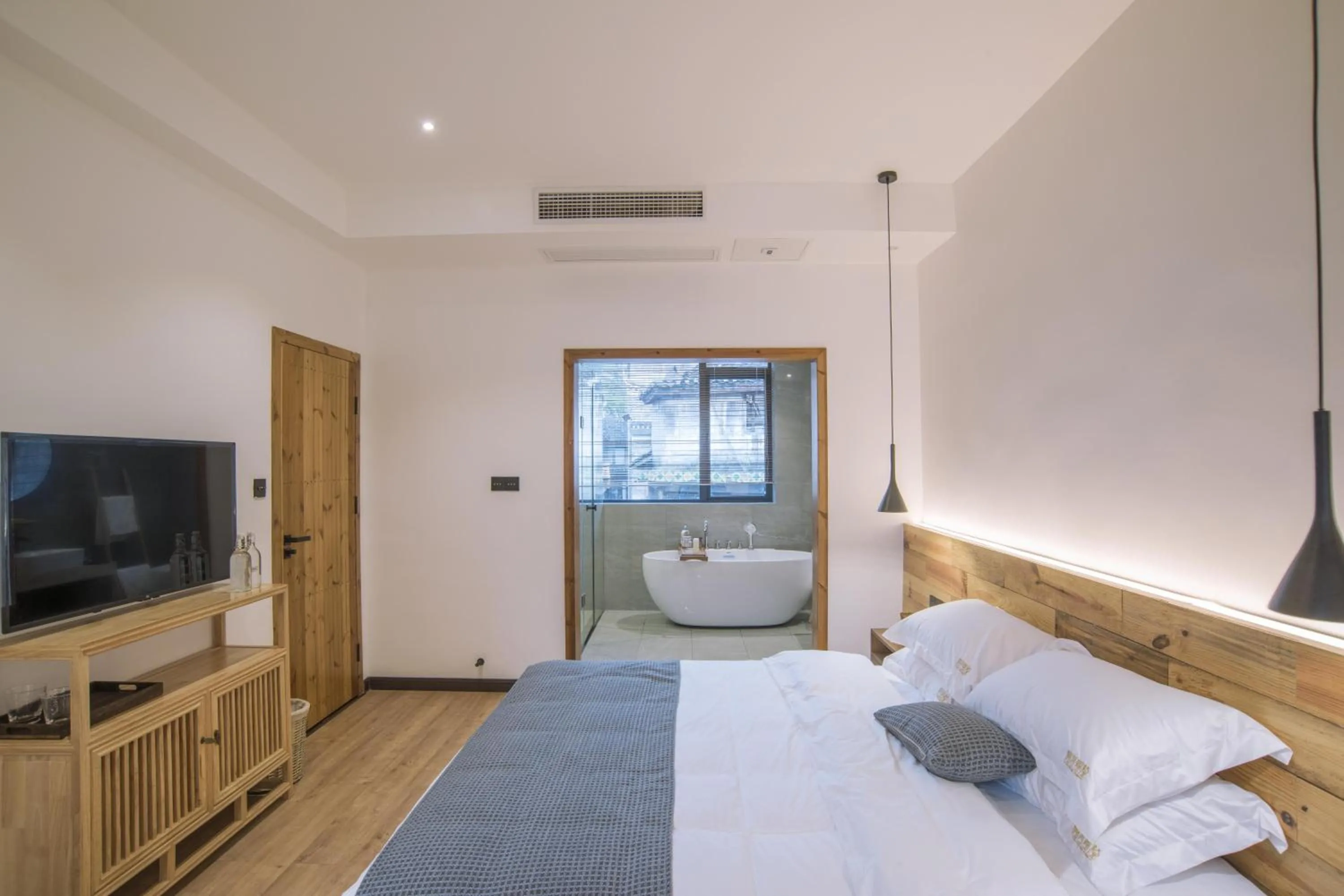 Quadruple Room with Bath - single occupancy in BaHaoBieYuan
