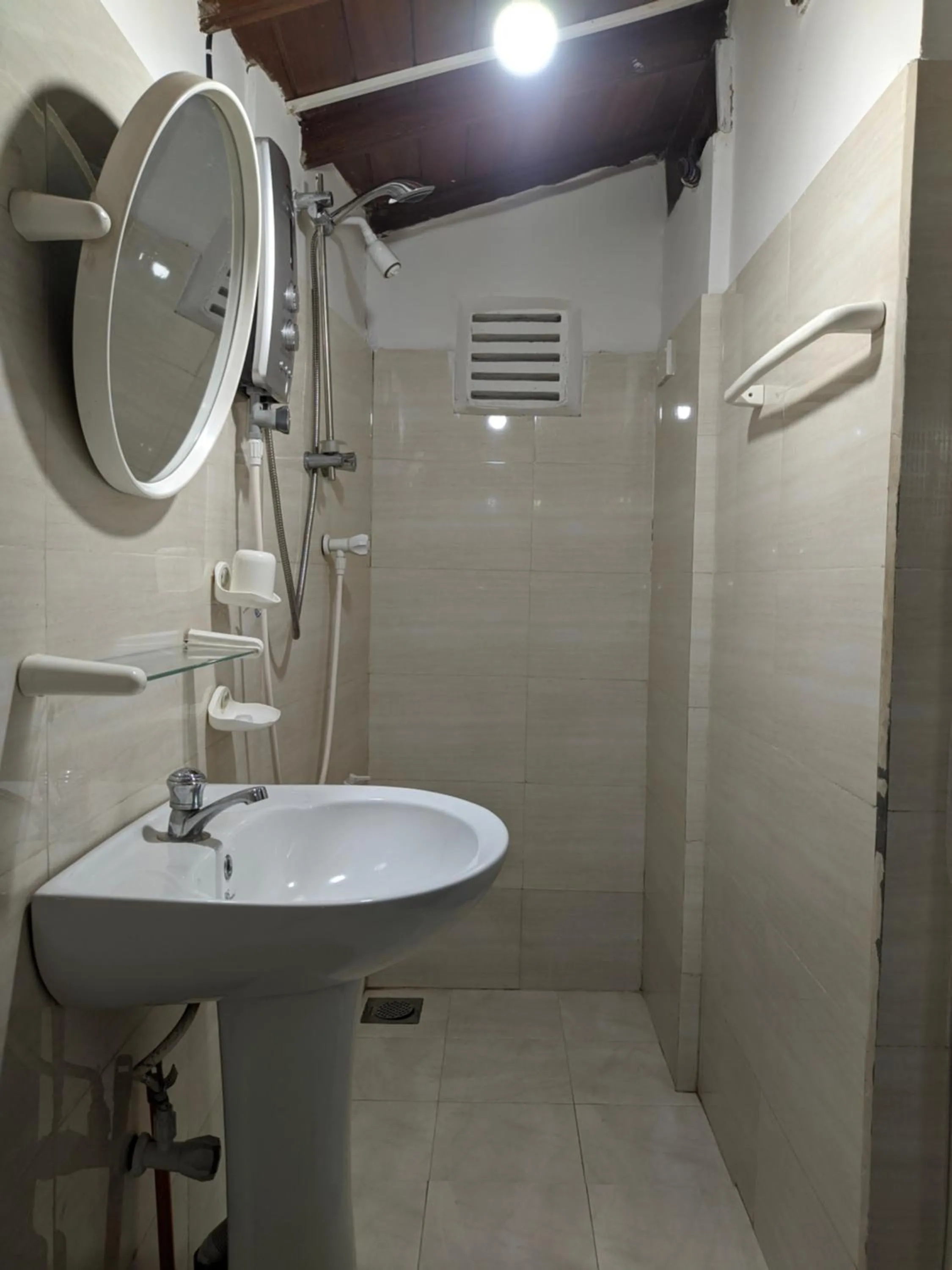 Shower in Lighthouse Guest