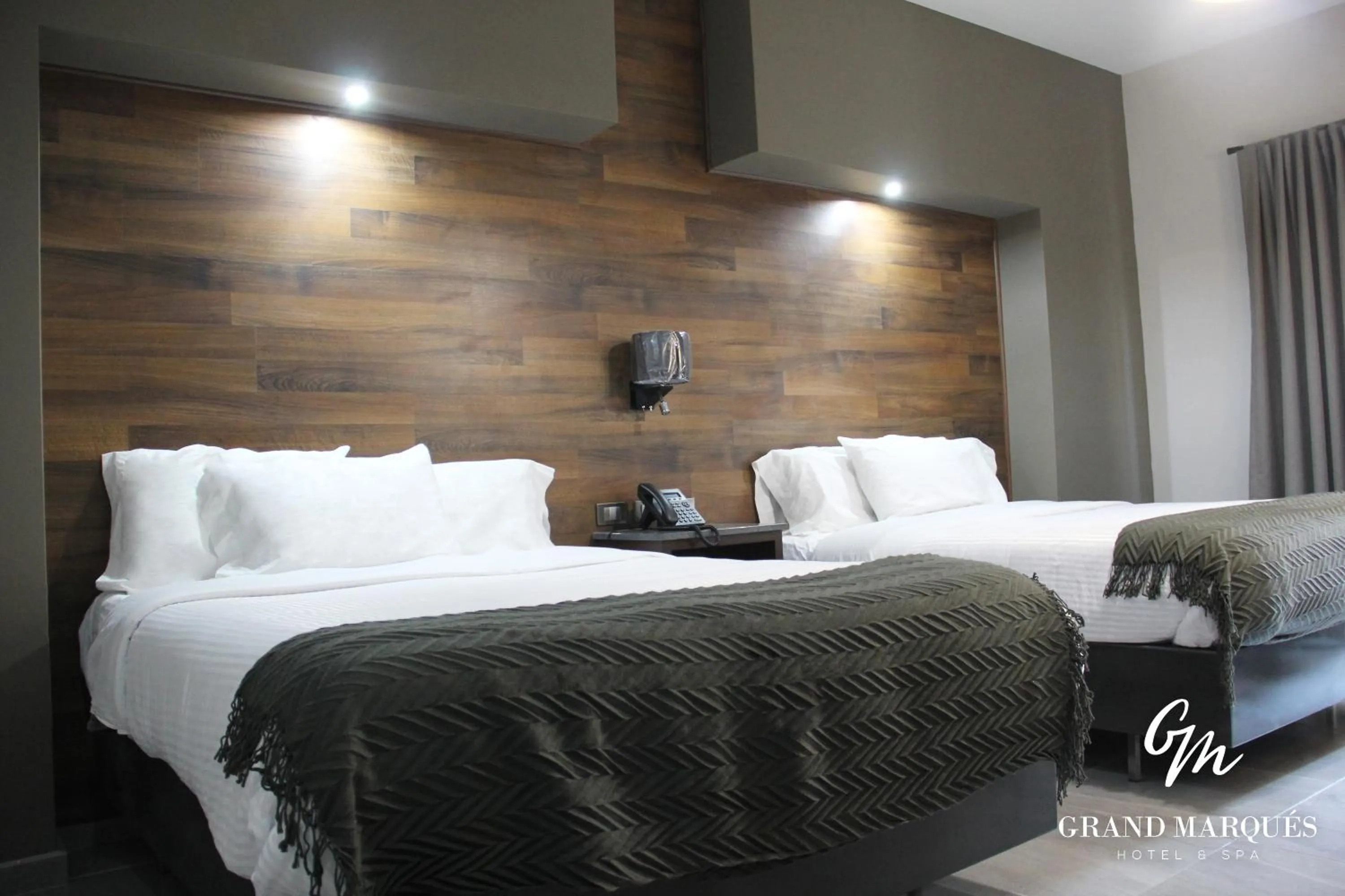 Bed in Grand Marques