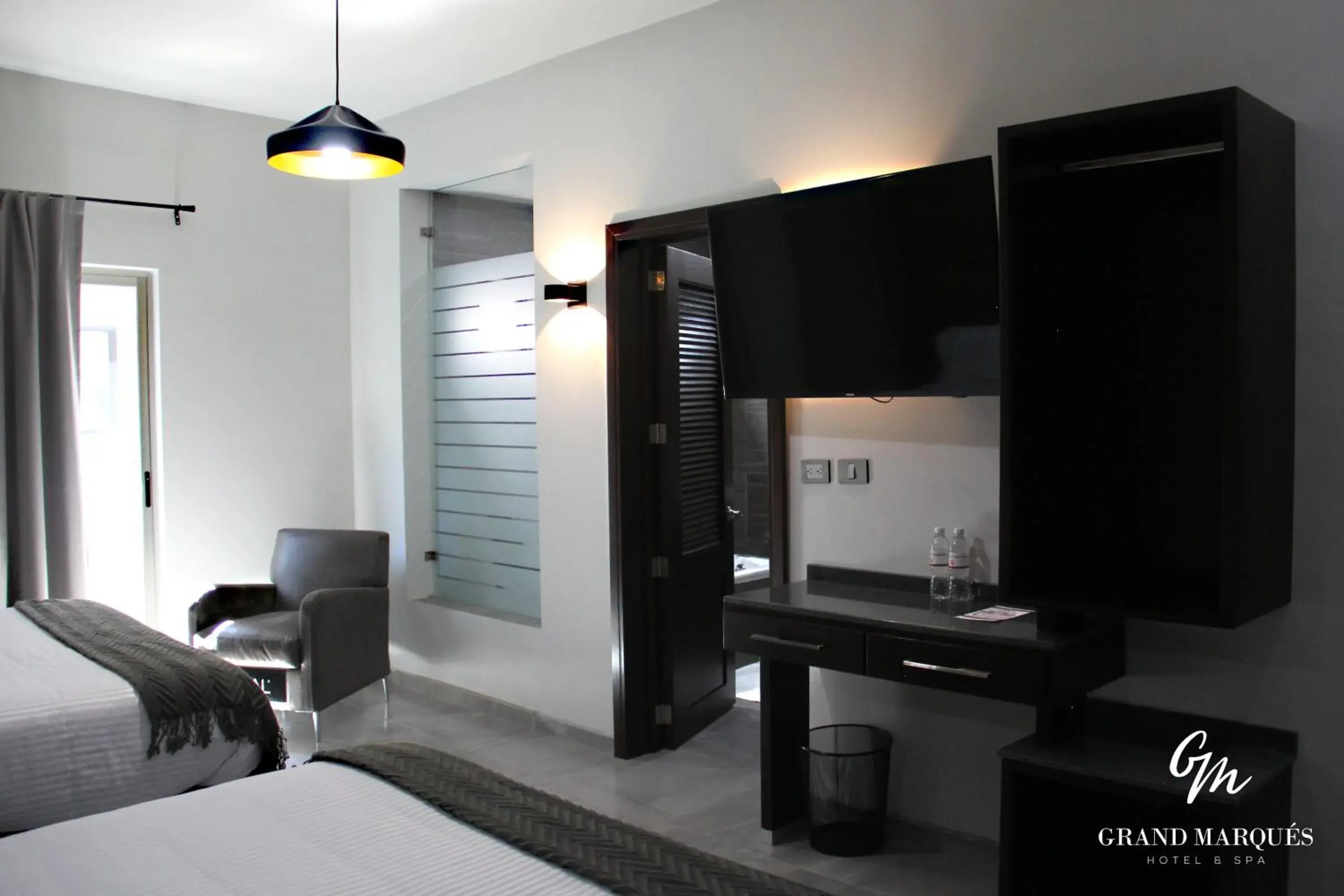 Photo of the whole room, Bed in Grand Marques Photo of the whole room, Bed in Grand Marques