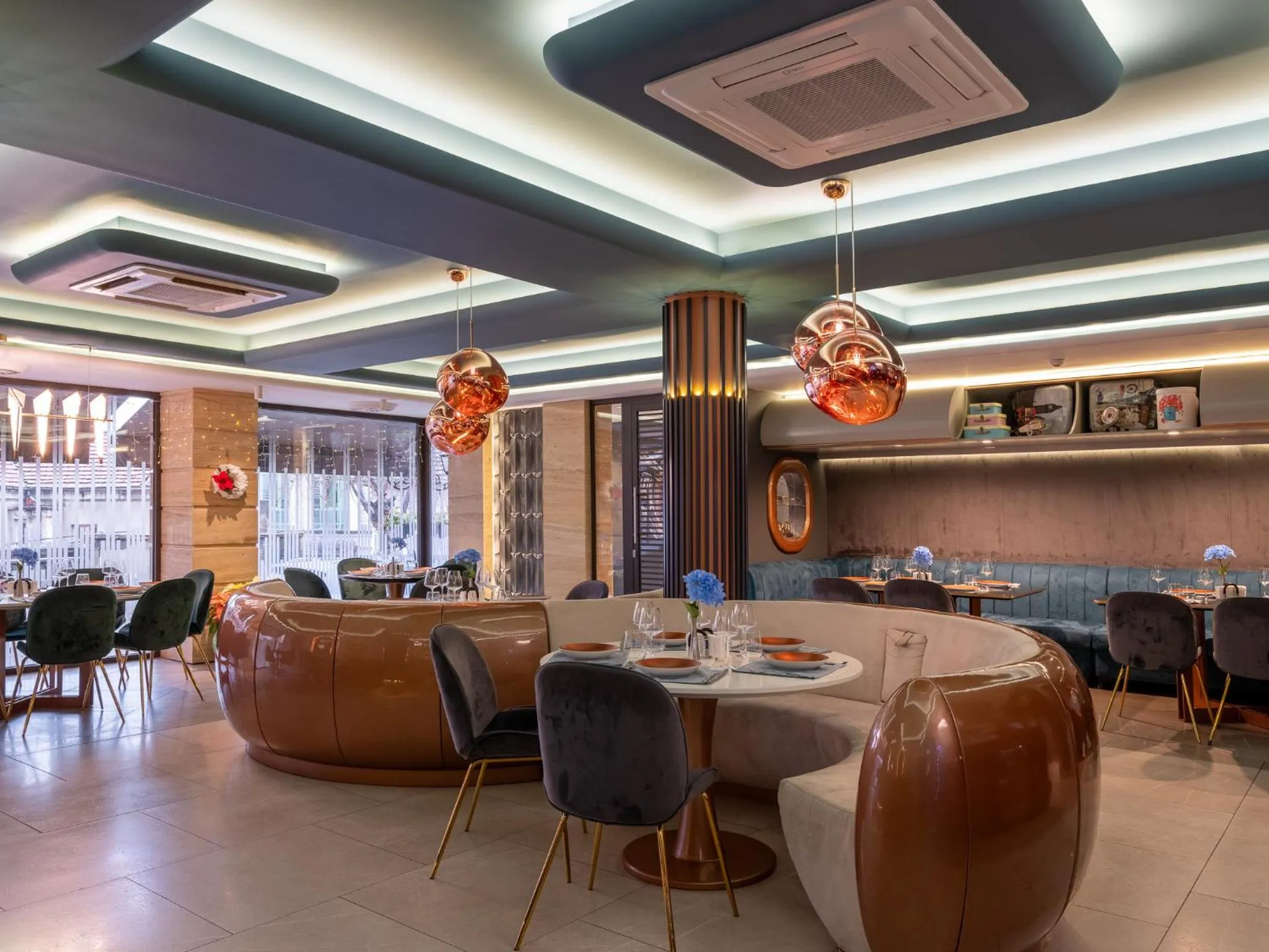 Restaurant/places to eat in Hotel Concorde