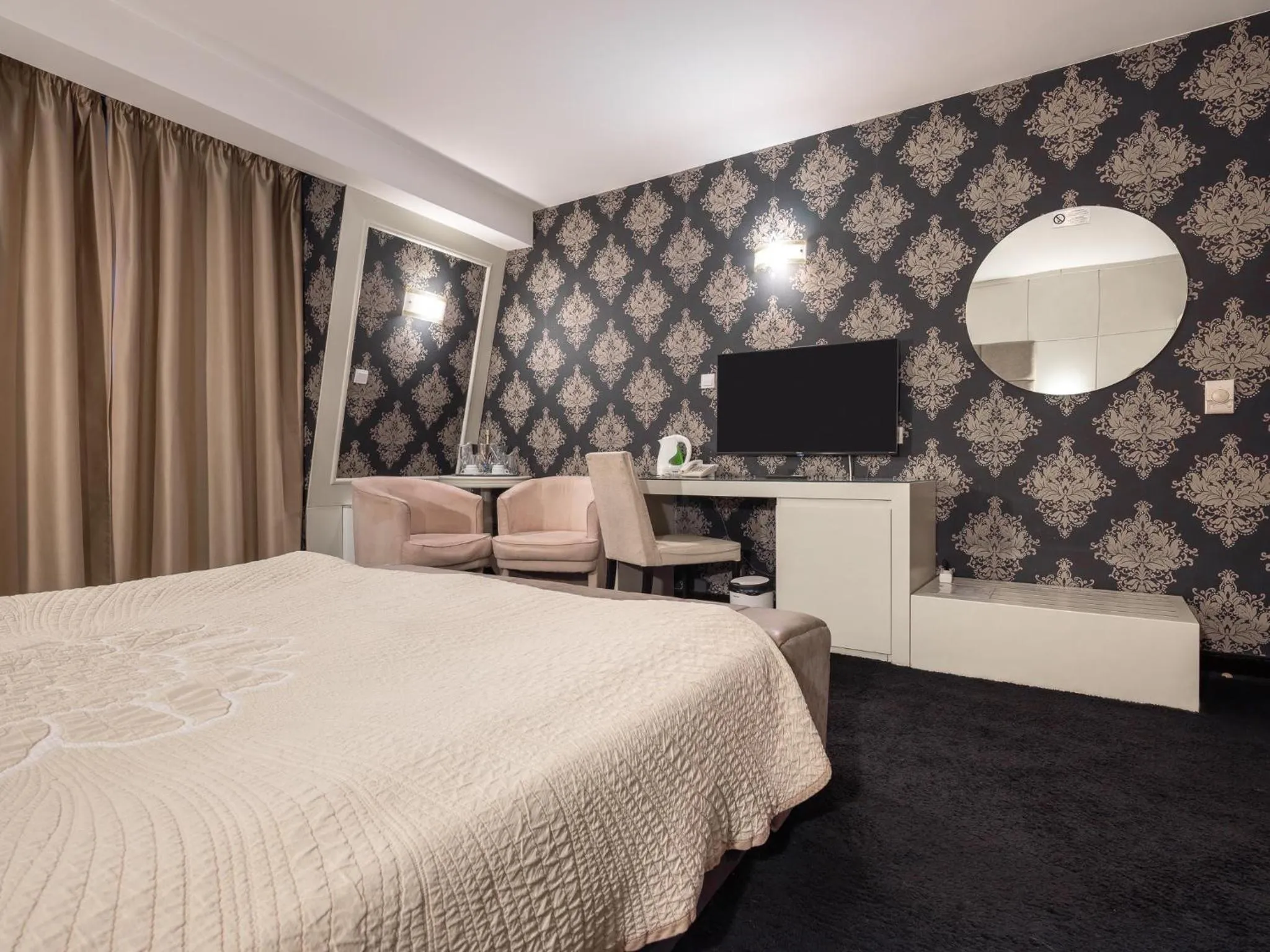 Bed in Hotel Concorde