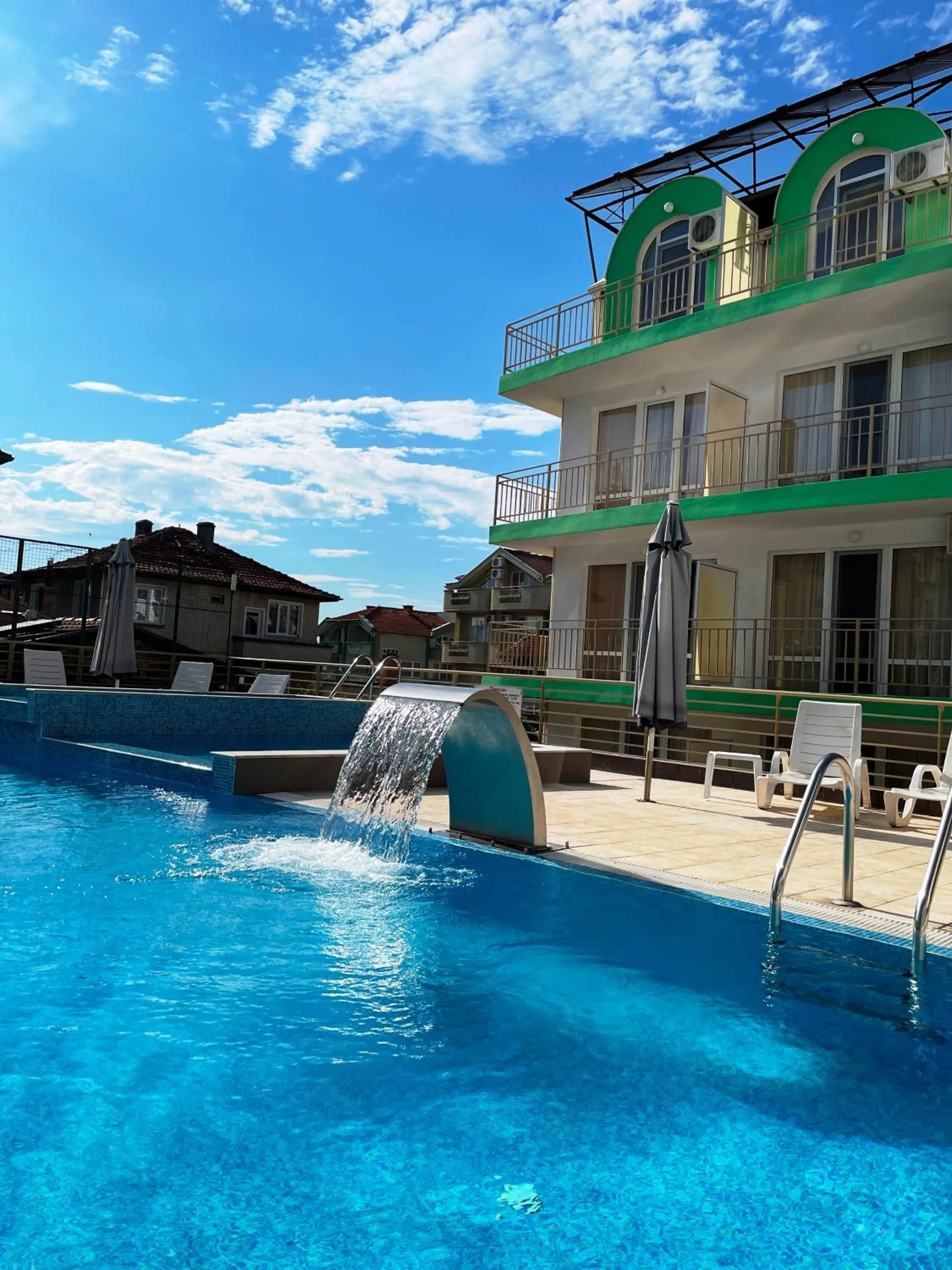 Swimming pool in Hotel Onyx