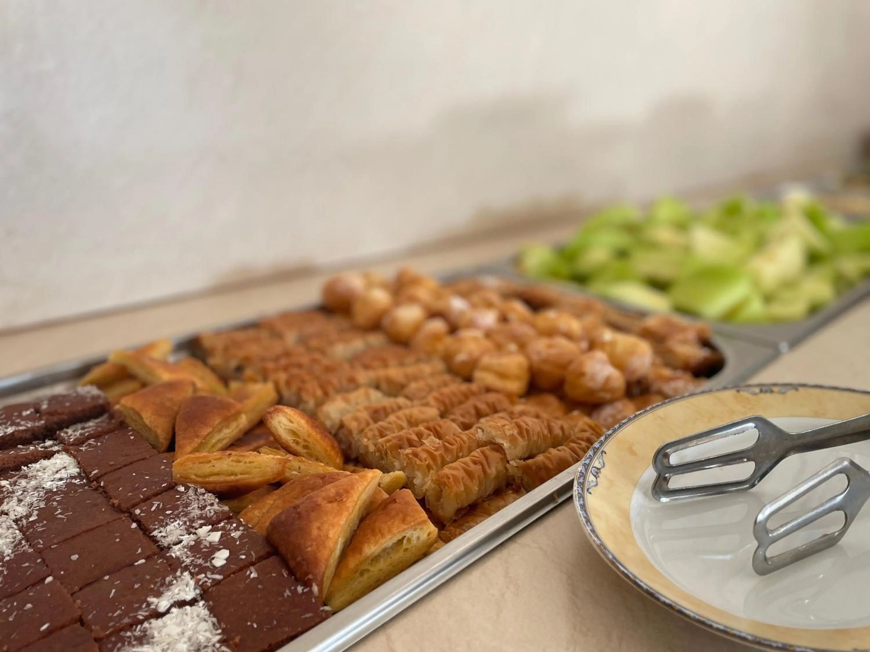 Restaurant/places to eat in Hotel Onyx