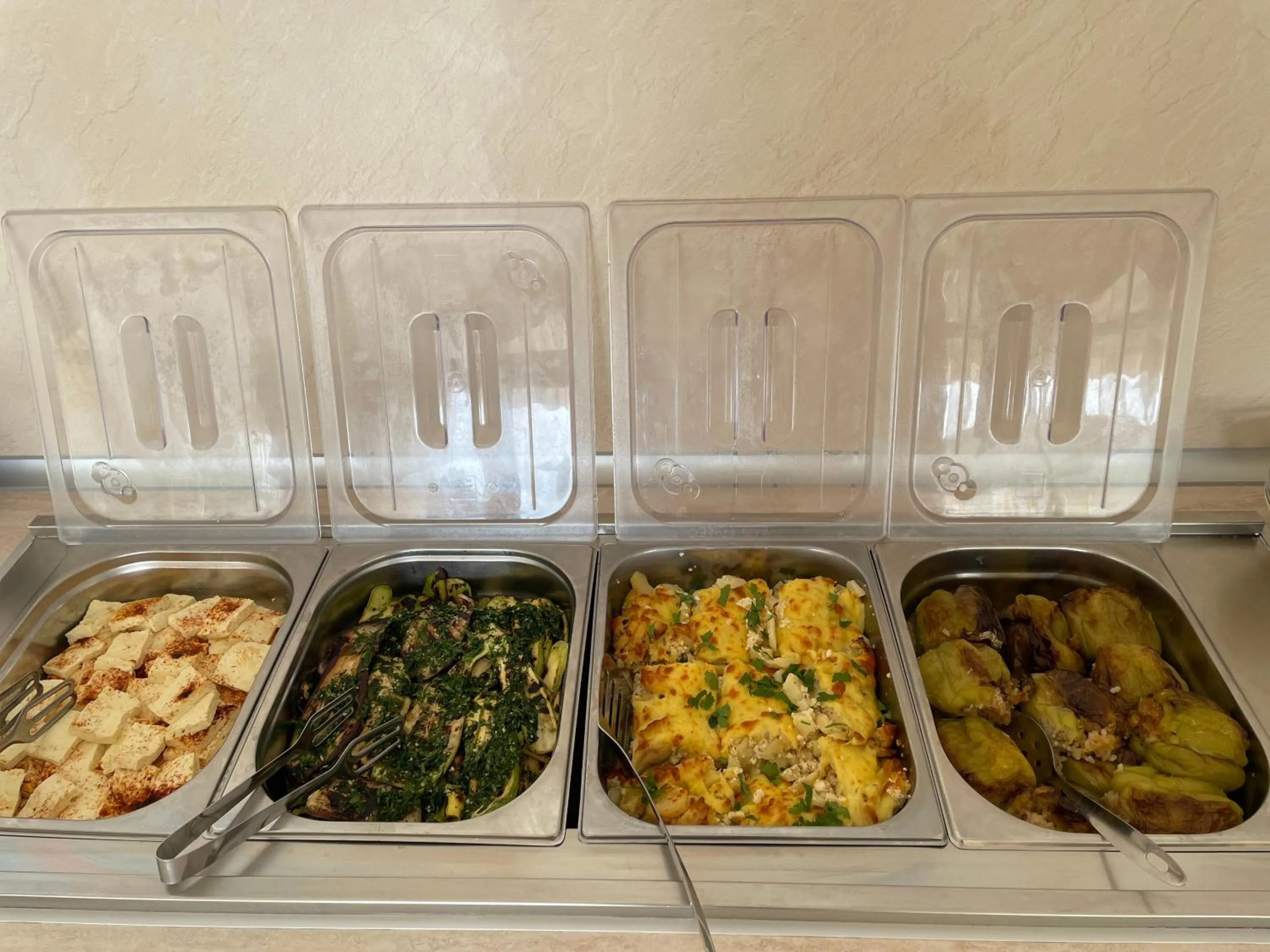 Restaurant/places to eat in Hotel Onyx